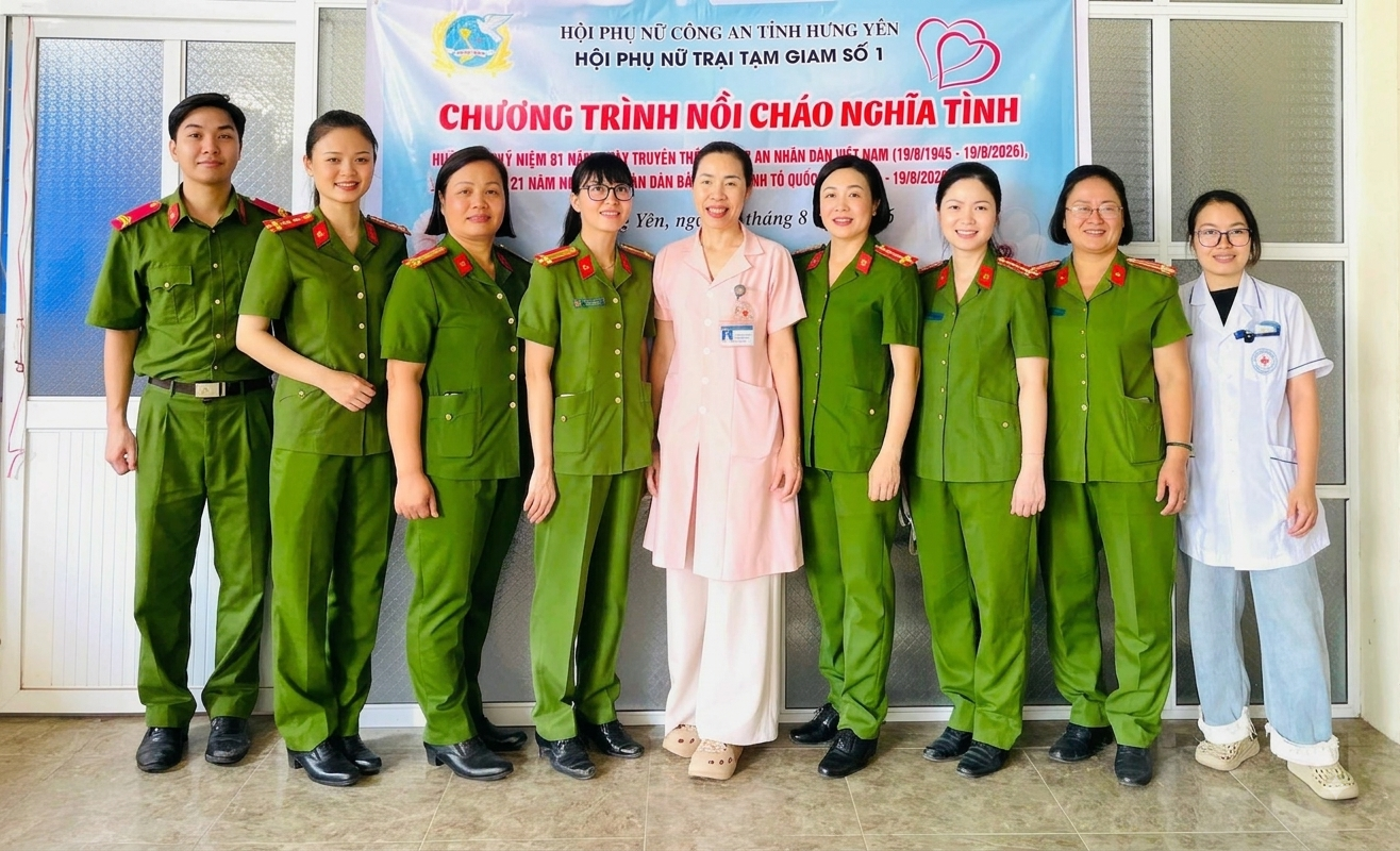 Hội Phụ nữ Trại tạm giam số 1 tổ chức chương trình “Nồi cháo nghĩa tình” tại Khoa Ung bướu, Bệnh viện Đa khoa tỉnh Hưng Yên.