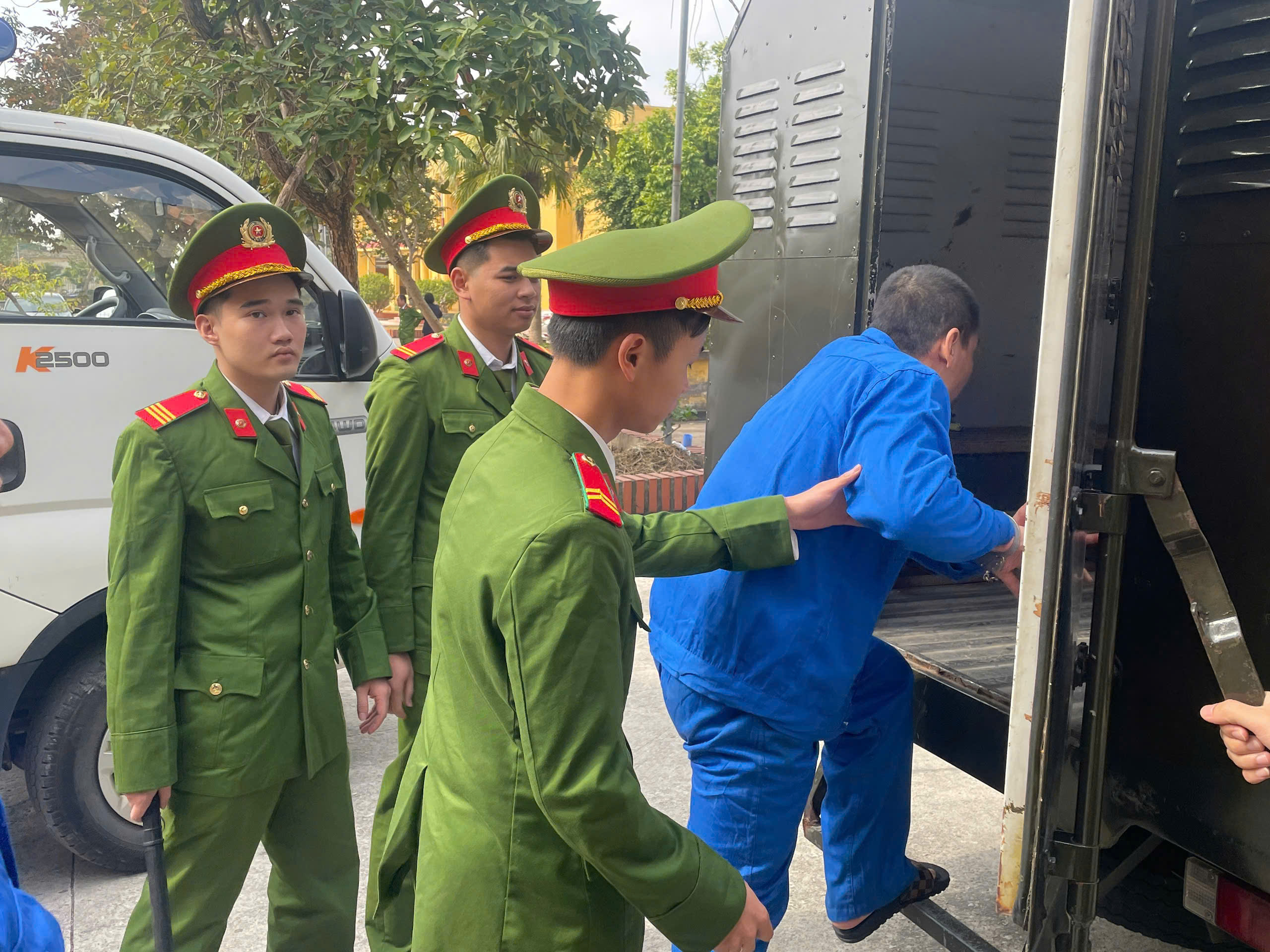 Trại tạm giam số 2 – Công an tỉnh Hưng Yên vững vàng,  an toàn trên mỗi hành trình thực hiện nhiệm vụ áp giải