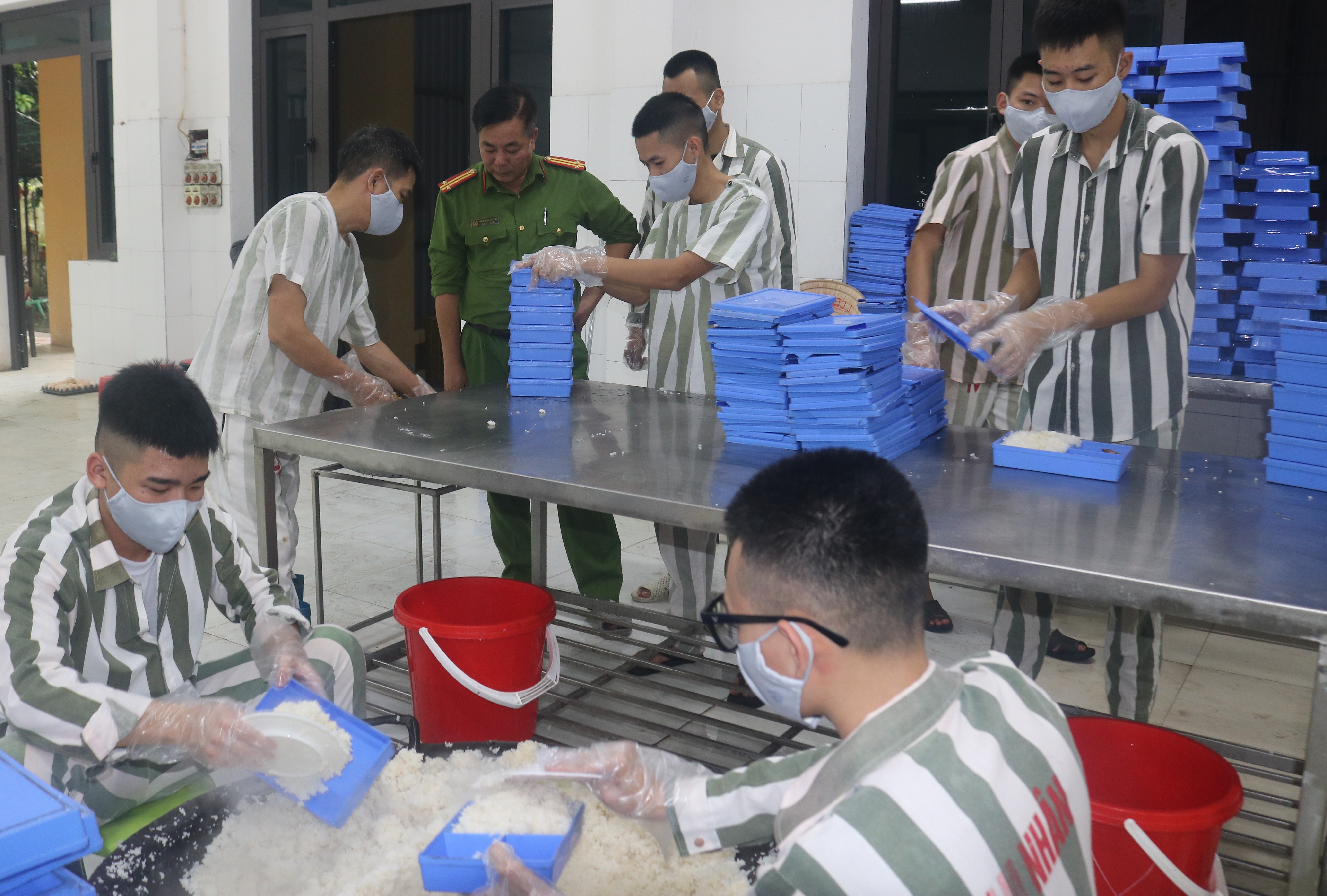 Thực hiện đầy đủ, kịp thời chế độ chính sách cho can phạm nhân tại  Trại tạm giam số 2 dịp Quốc khánh 02/9/2026