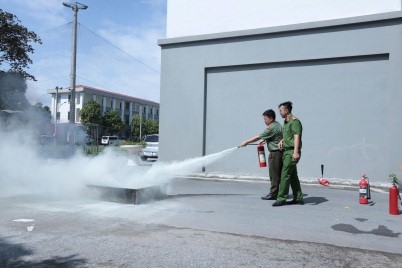 Huấn luyện nghiệp vụ phòng cháy, chữa cháy và cứu nạn, cứu hộ cho thành viên Đội phòng cháy, chữa cháy cơ sở tại Trụ sở 1 Công an tỉnh Hưng Yên