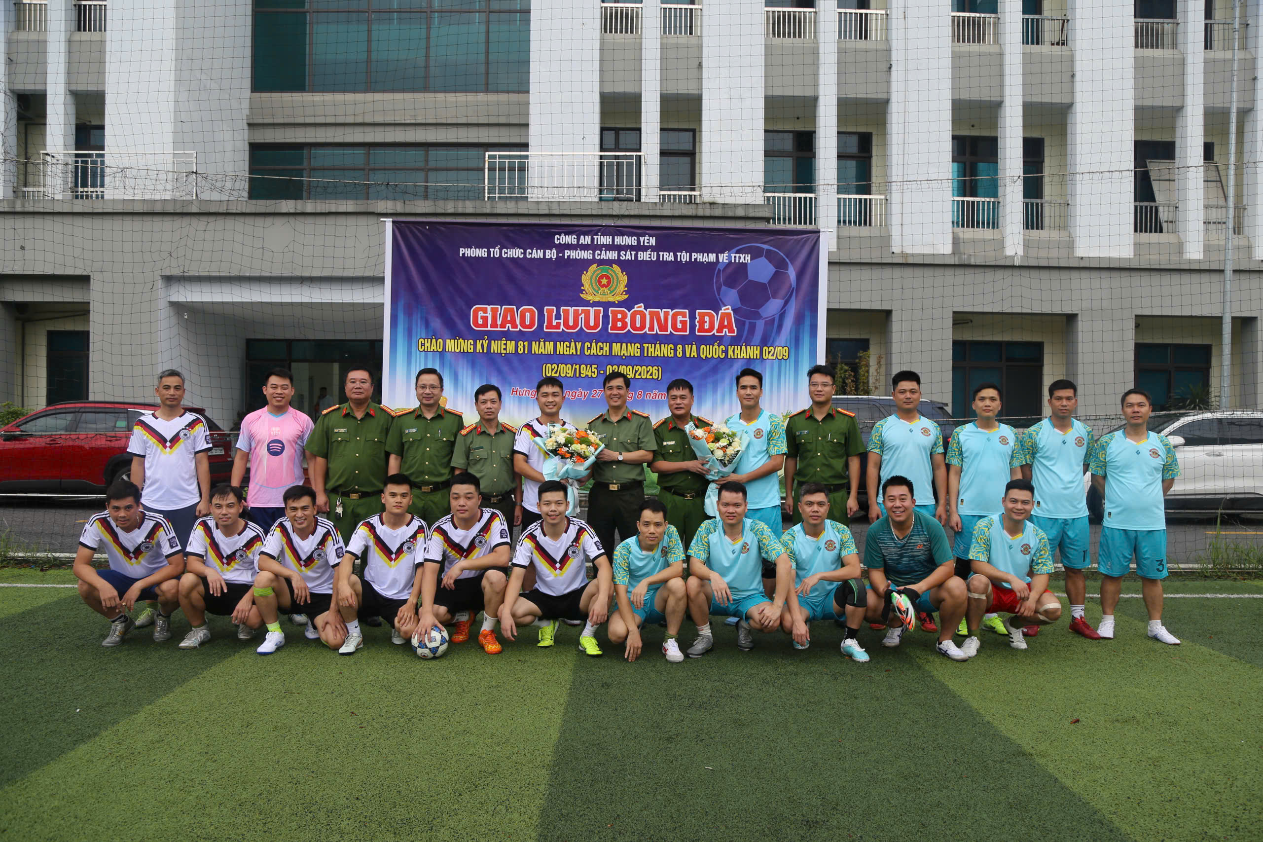 Giao lưu bóng đá giữa Phòng Tổ chức cán bộ và Phòng Cảnh sát hình sự chào mừng kỷ niệm 81 năm Cách mạng tháng Tám thành công và Quốc khánh 02/9