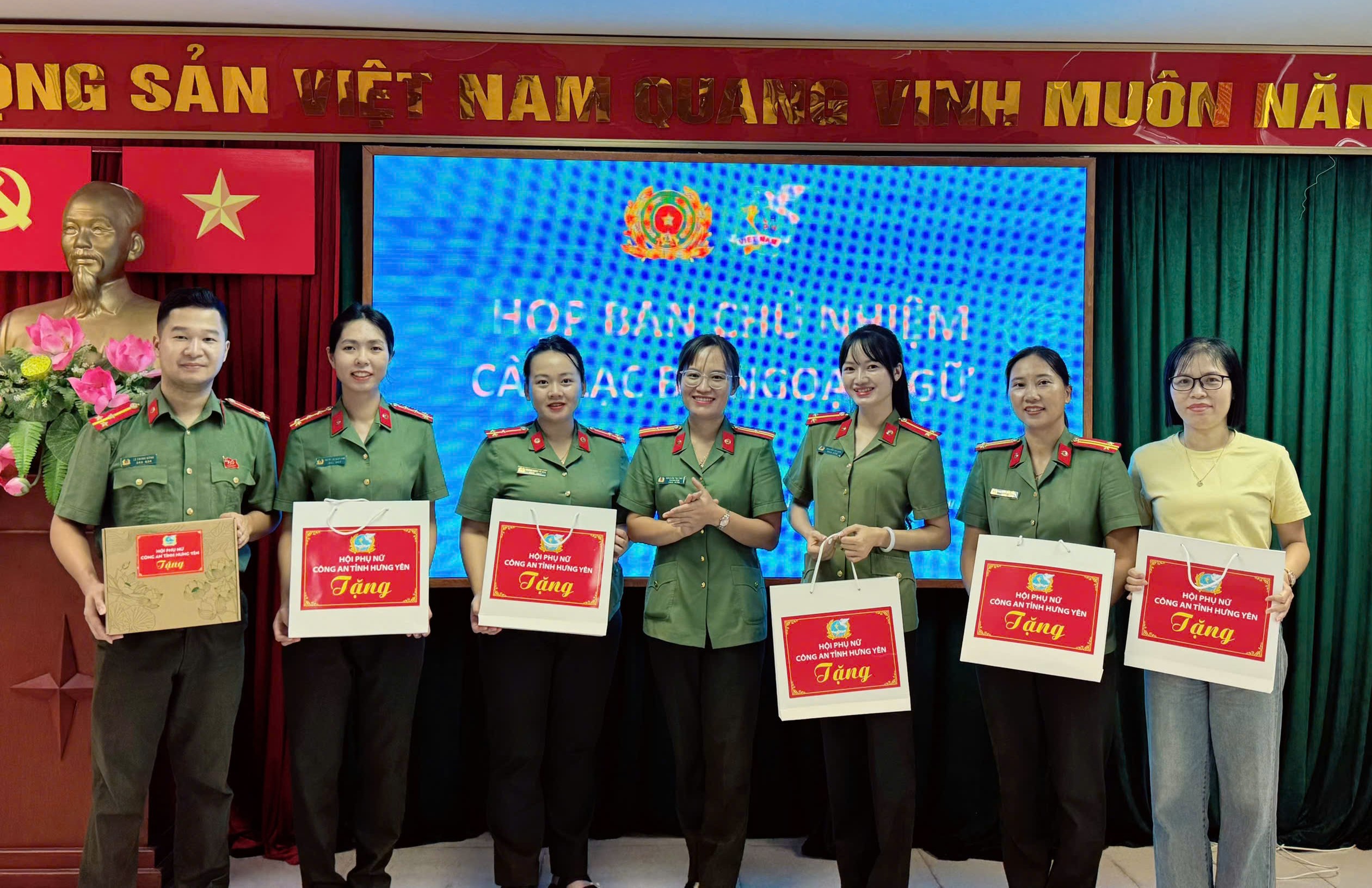 Đổi mới hoạt động, nâng cao chất lượng Câu lạc bộ Ngoại ngữ Hội Phụ nữ Công an tỉnh