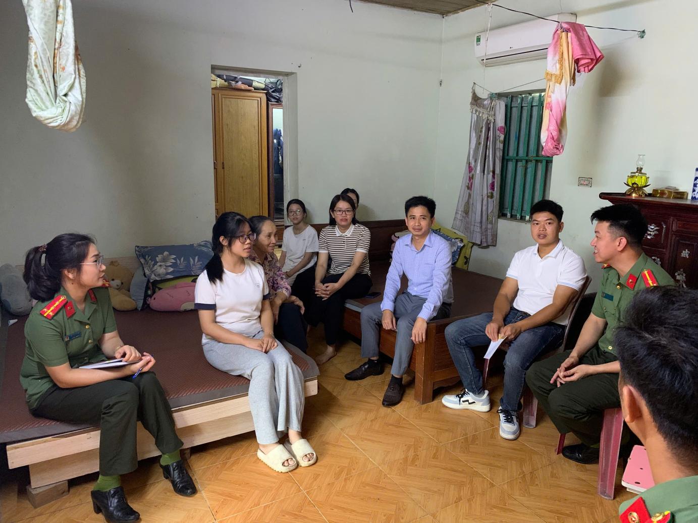 Ban Thanh niên Công an tỉnh phối hợp với Hội Doanh nghiệp trẻ tỉnh tổ chức thẩm định trực tiếp hồ sơ “Học bổng đồng hành cùng em - Ươm mầm tài năng” năm học 2026 - 2027