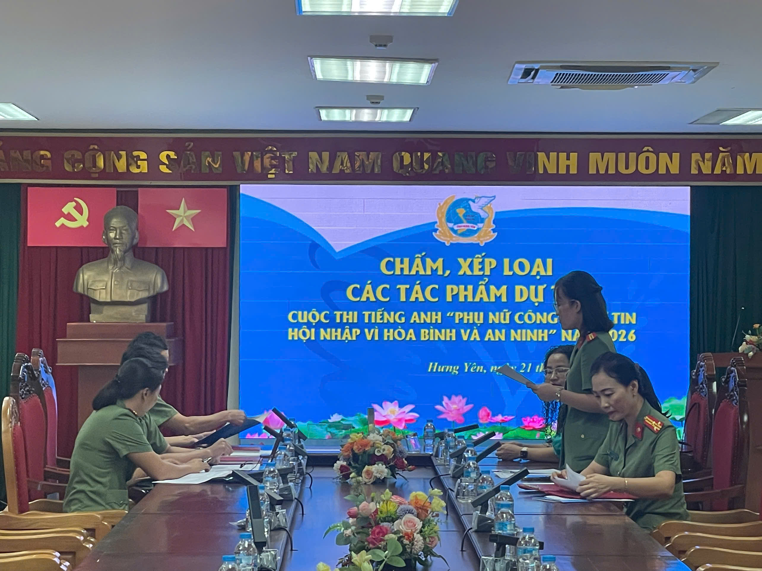Chấm, xếp loại Cuộc thi tiếng Anh “Phụ nữ Công an tự tin hội nhập, vì hòa bình và an ninh” năm 2026