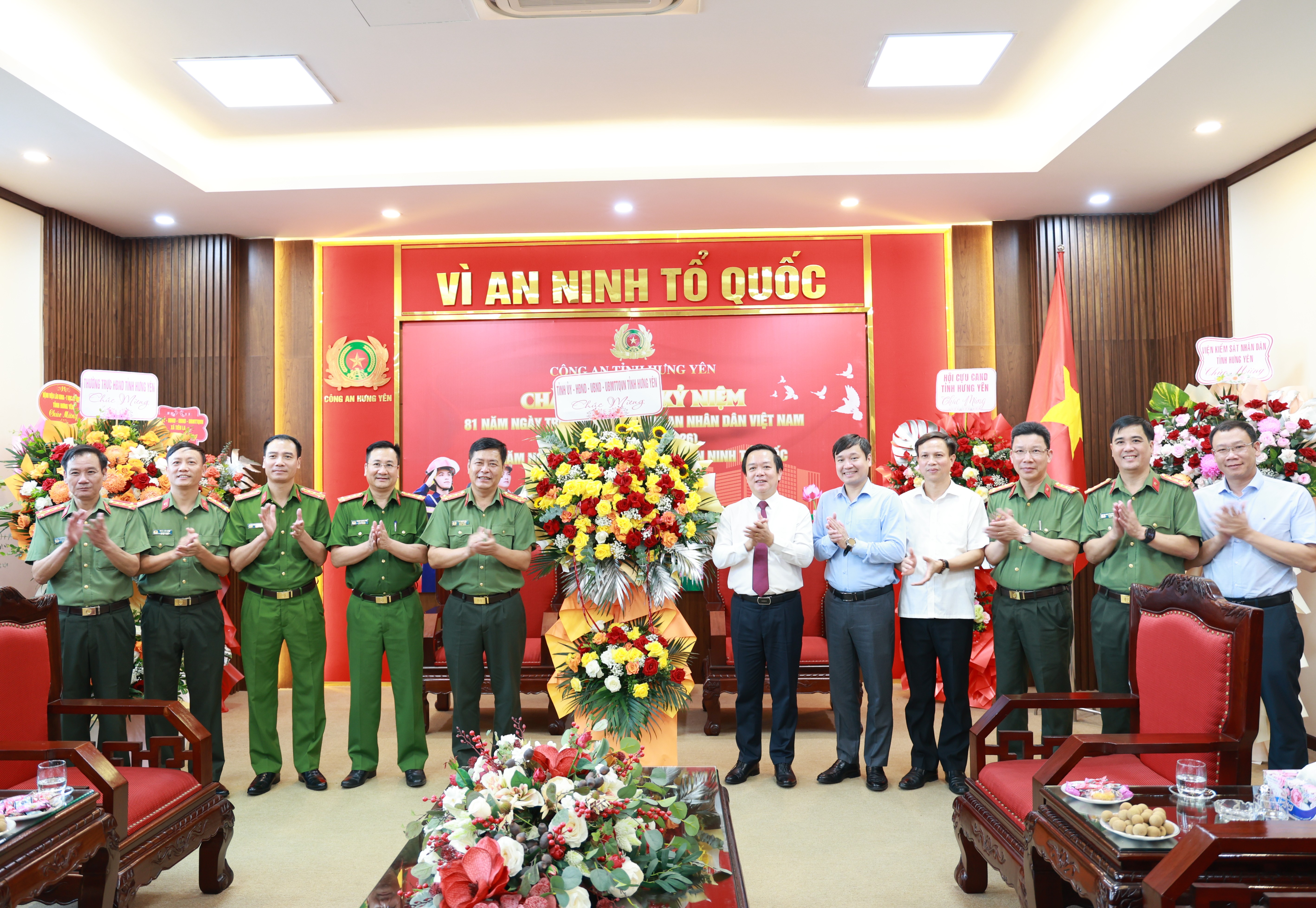 Đồng chí Bí thư Tỉnh ủy chúc mừng Công an tỉnh nhân Ngày truyền thống lực lượng Công an nhân dân Việt Nam