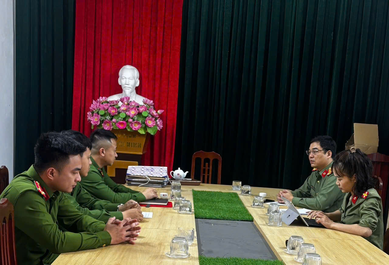 Đảng ủy Công an tỉnh Hưng Yên đẩy mạnh giám sát thường xuyên, chủ động phòng ngừa vi phạm từ cơ sở