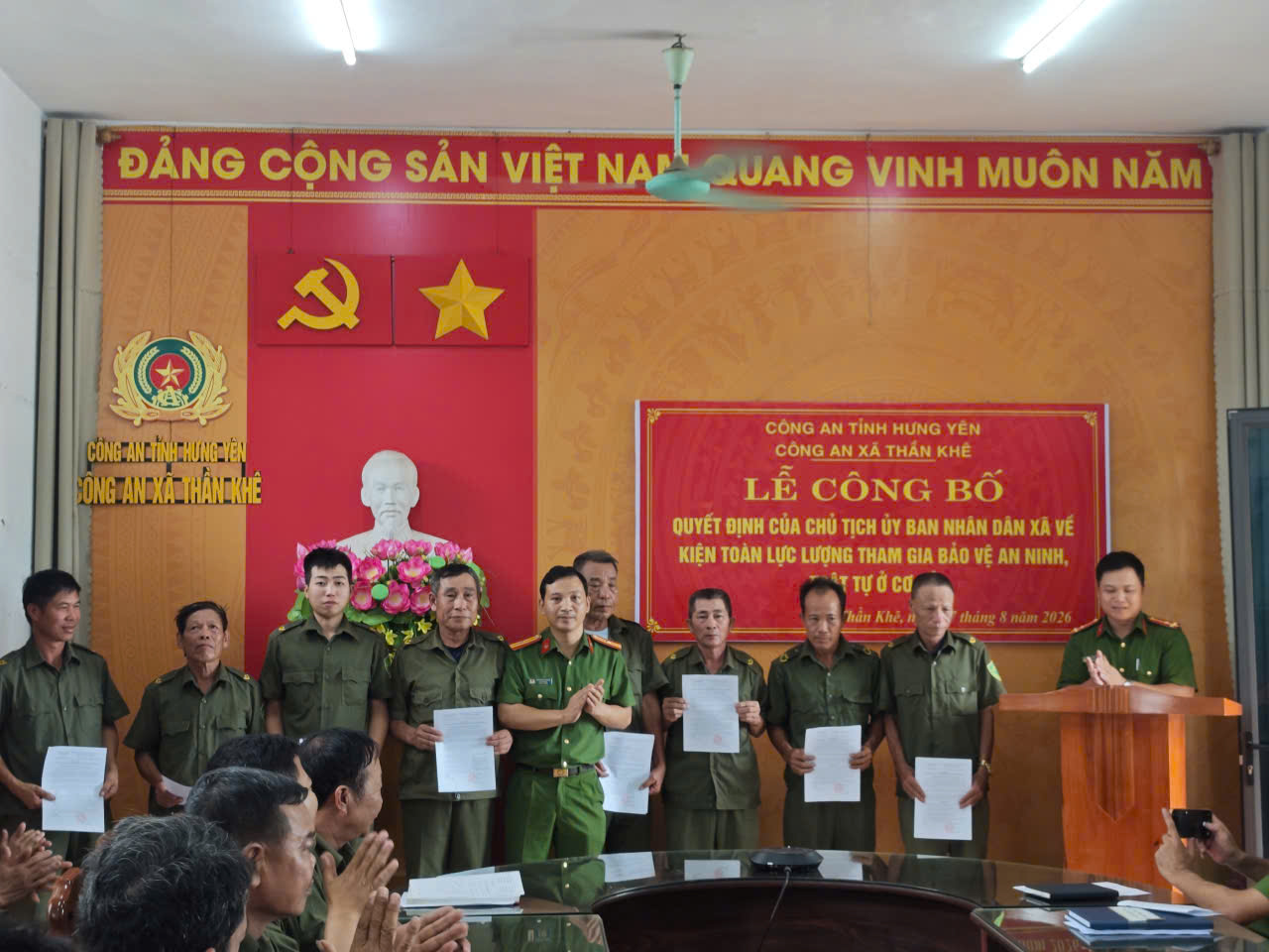 Công an xã Thần Khê công bố quyết định kiện toàn tổ bảo vệ an ninh, trật tự ở cơ sở trên địa bàn
