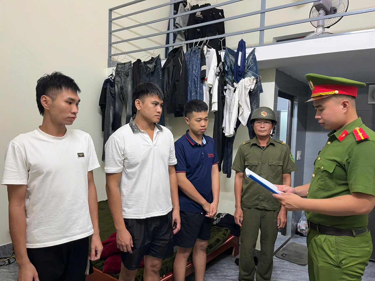 Công an xã Tây Tiền Hải tăng cường kiểm tra, xử lý vi phạm về cư trú trên địa bàn xã