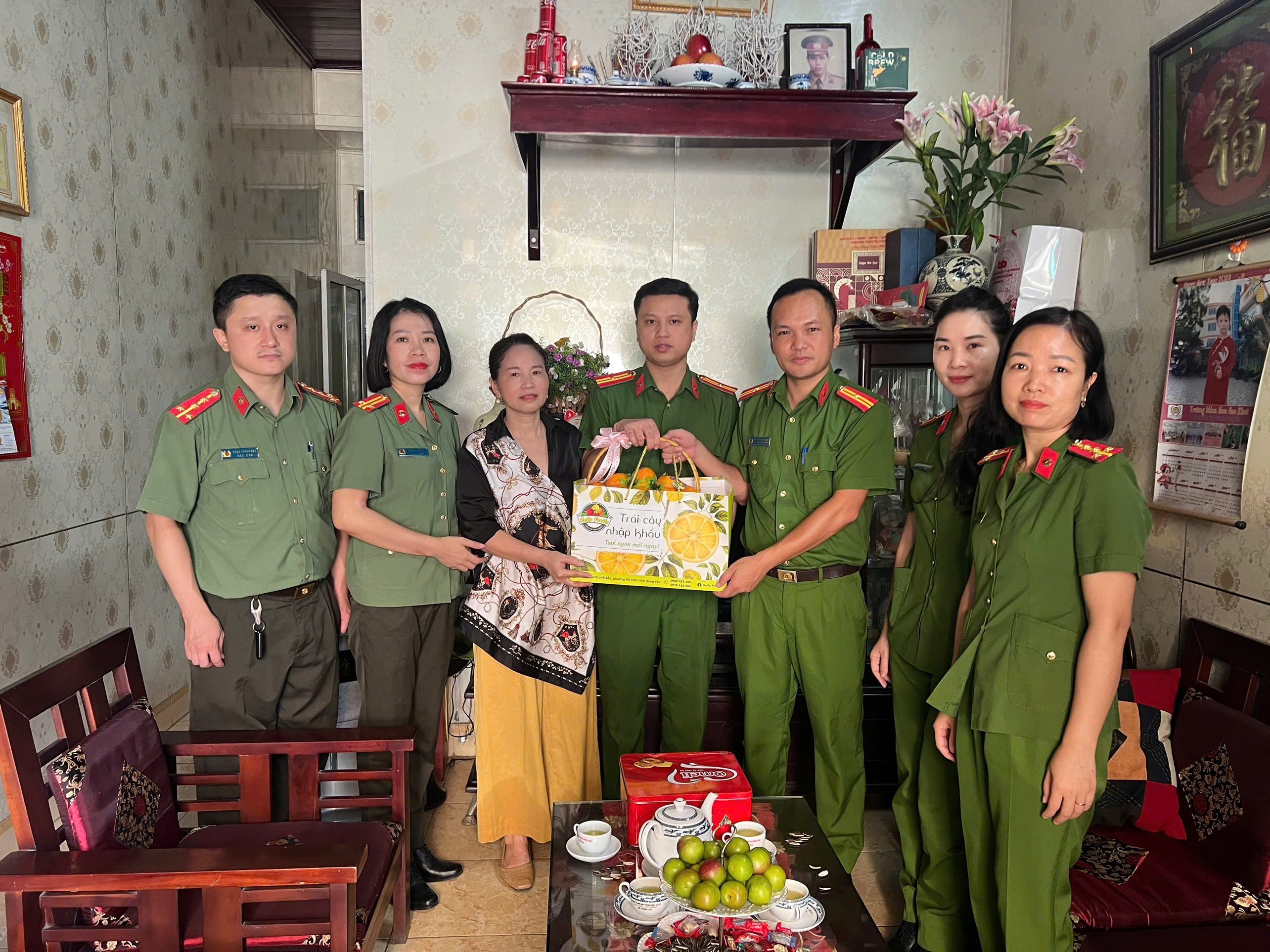 Công an phường Mỹ Hào thành kính tri ân các anh hùng liệt sĩ nhân ngày 27/7