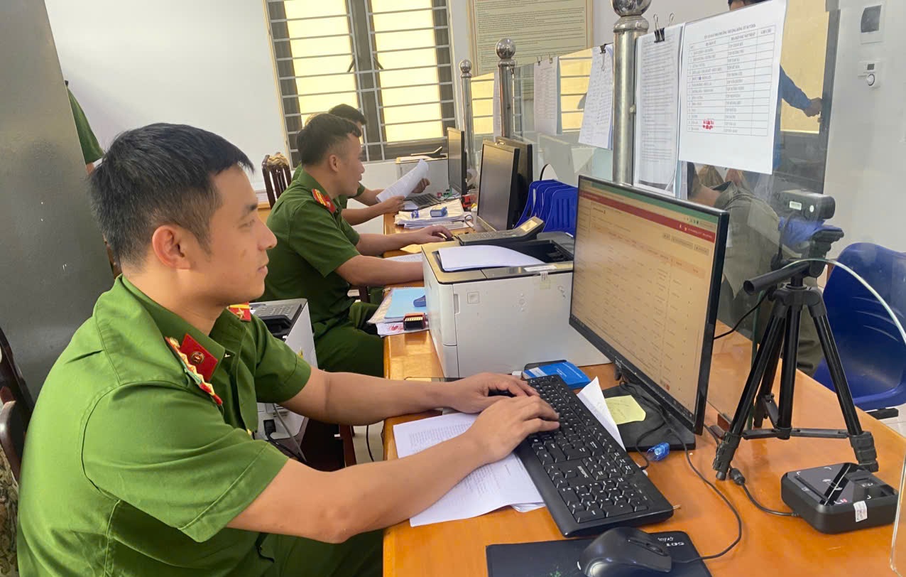 Công an phường Thượng Hồng phối hợp triển khai rà soát thông tin phục vụ công tác đo đạc, lập bản đồ địa chính và xây dựng cơ sở dữ liệu đất đai trên địa bàn