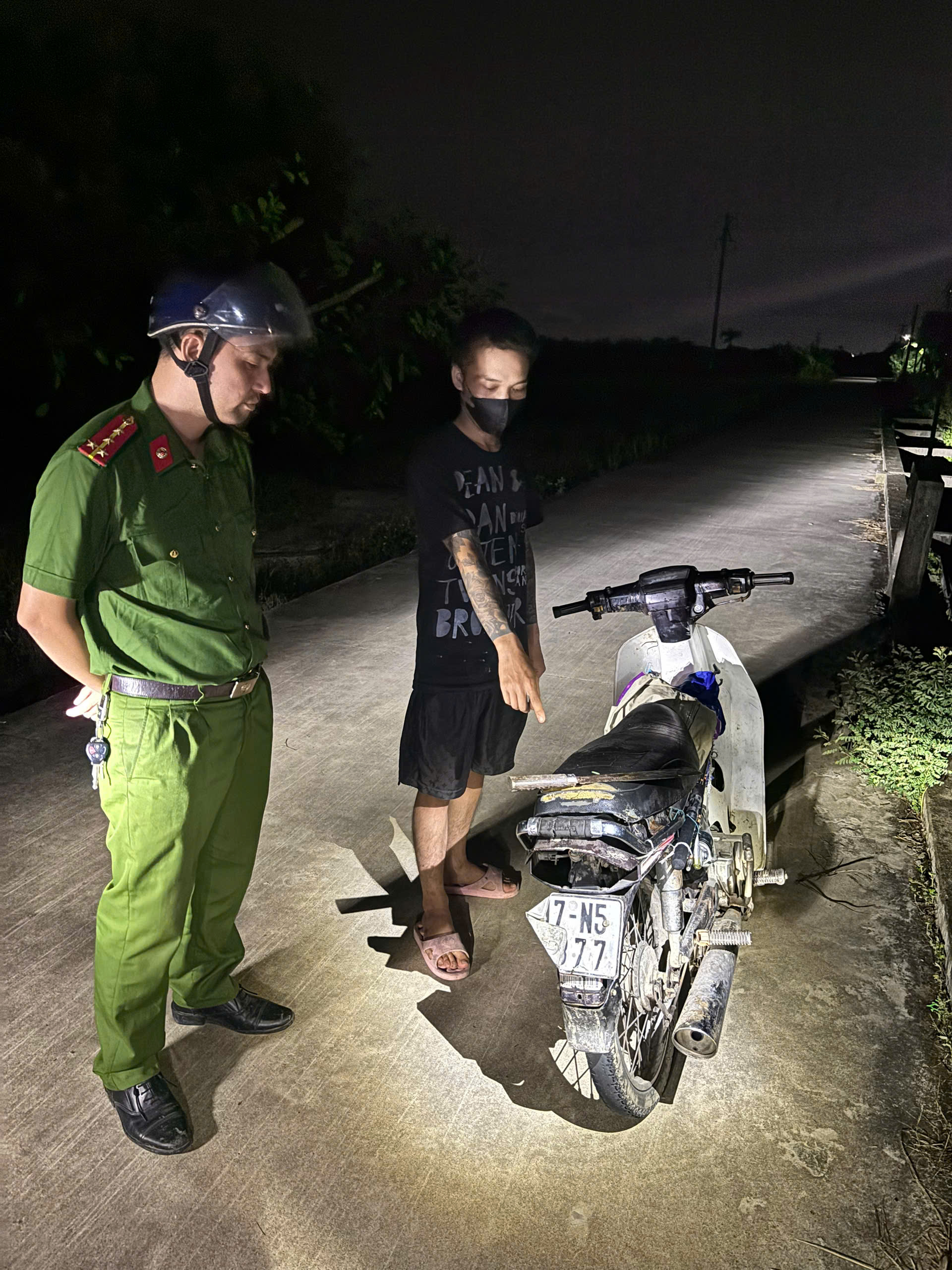Công an xã Đồng Bằng tăng cường tuần tra, kiểm soát ban đêm góp phần phòng ngừa tội phạm, giữ gìn an ninh trật tự tại địa bàn xã