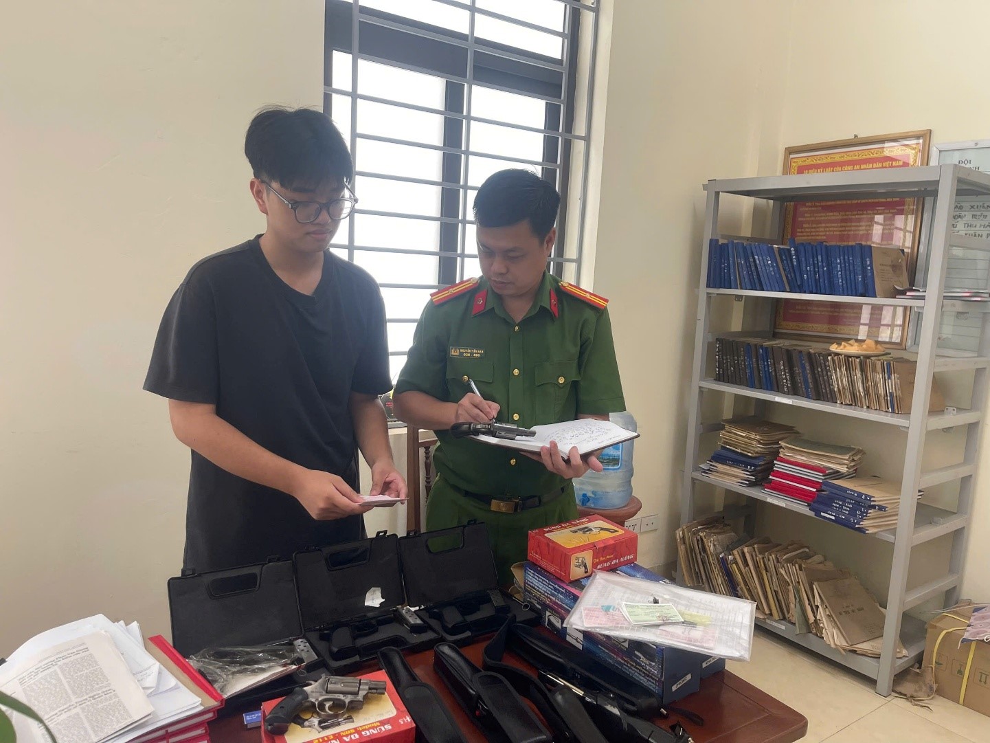 Tăng cường kiểm tra công tác quản lý, sử dụng vũ khí, công cụ hỗ trợ đối với các cơ quan, đơn vị trong và ngoài ngành Công an nhân dân năm 2026.