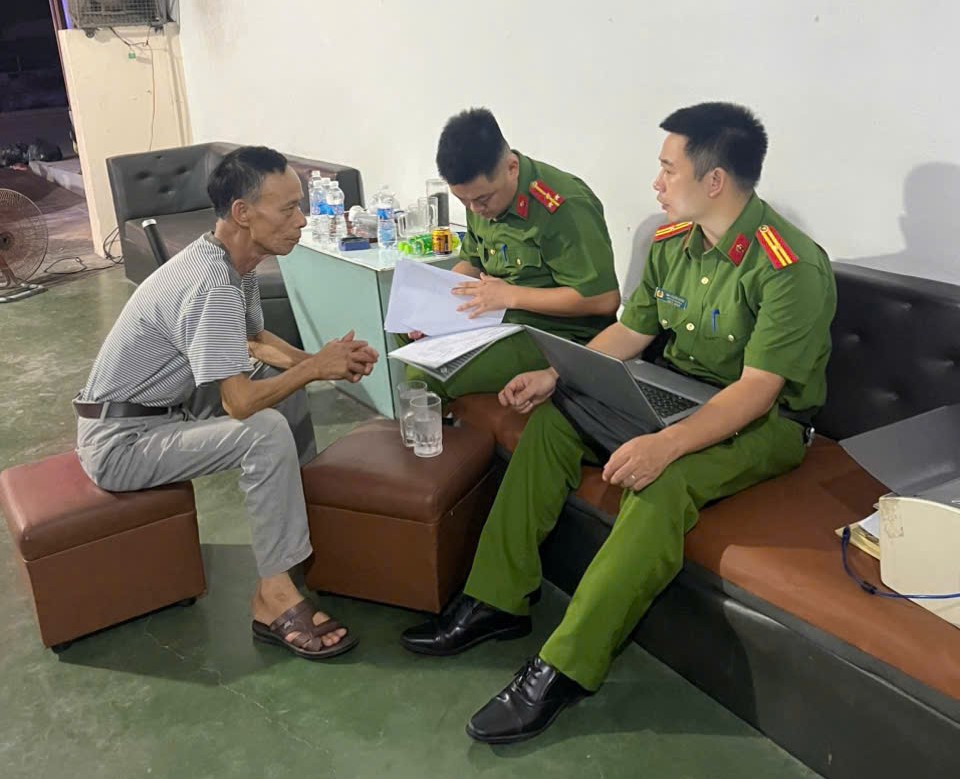 Công an xã Vũ Quý tăng cường kiểm tra các cơ sở kinh doanh karaoke nhằm phòng ngừa, đấu tranh với tội phạm và tệ nạn ma túy