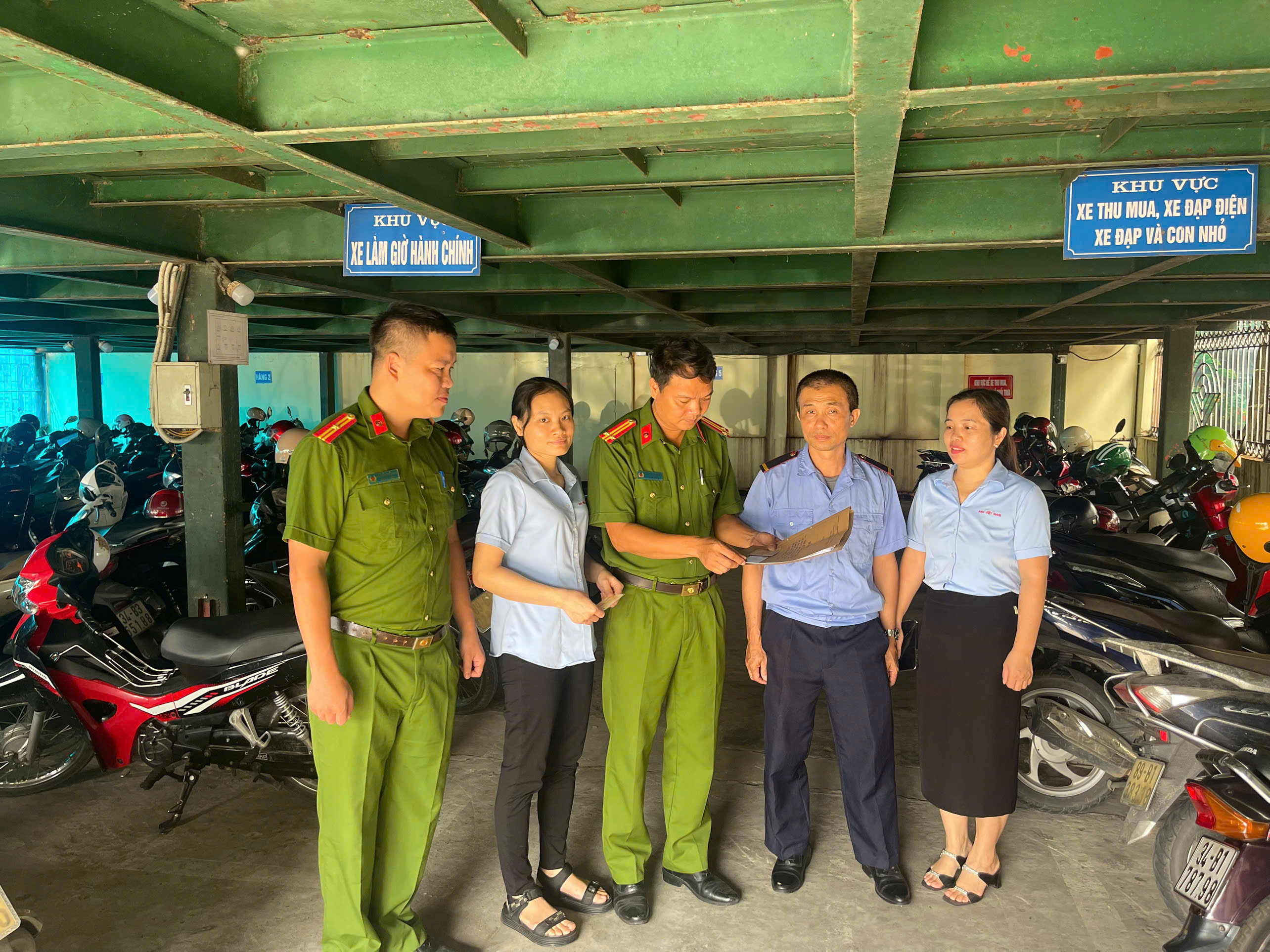 Công an xã Đoàn Đào quyết liệt triển khai tổng rà soát phương tiện xe mô tô của công nhân tại các khu công nghiệp.