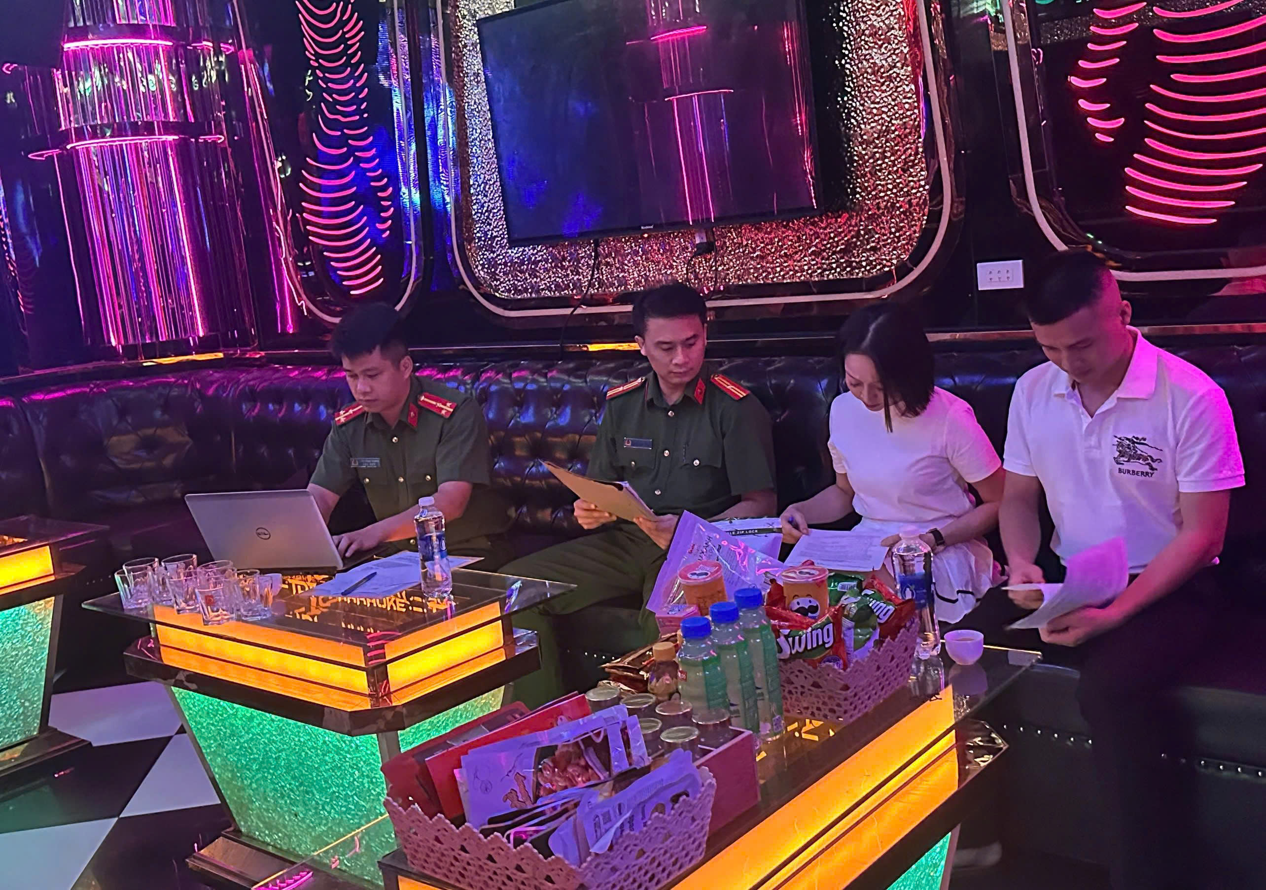 Tăng cường kiểm tra kịp thời phát hiện và xử lý vi phạm tại cơ sở kinh doanh Karaoke trên địa bàn tỉnh Hưng Yên