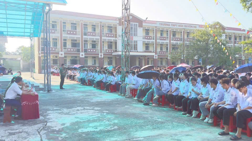 Phòng Tham mưu tổ chức tuyên truyền, phổ biến, giáo dục pháp luật cho học sinh Trường THPT Bắc Duyên Hà