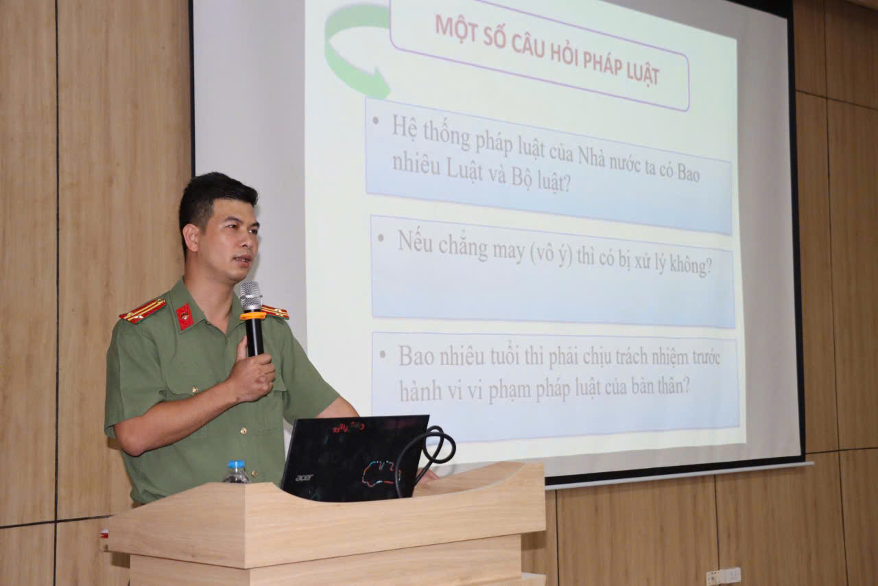 Phòng Tham mưu phối hợp tổ chức tuyên truyền, phổ biến giáo dục pháp luật về an ninh trật tự tại Công ty Giày Victory Việt Nam