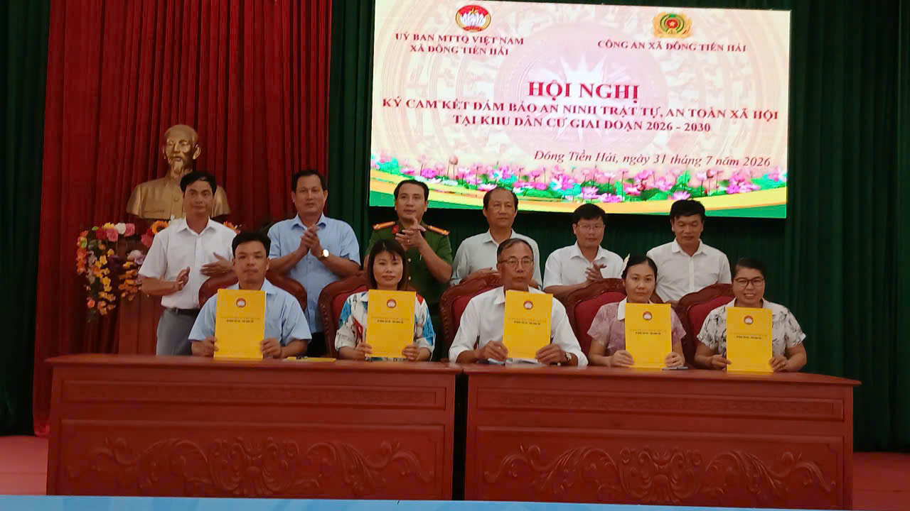 Công an xã Đông Tiền Hải tổ chức hội nghị ký cam kết đảm bảo an ninh trật tự, an toàn xã hội tại khu dân cư giai đoạn 2026-2030