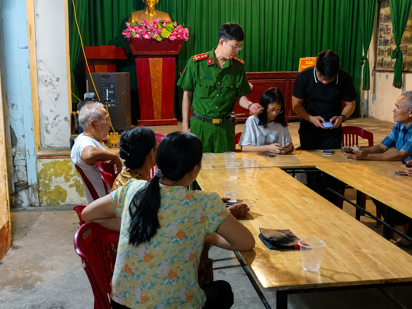Công an xã Bắc Tiên Hưng phát huy vai trò nòng cốt trong chuyển đổi số,  đưa dịch vụ số đến gần Nhân dân