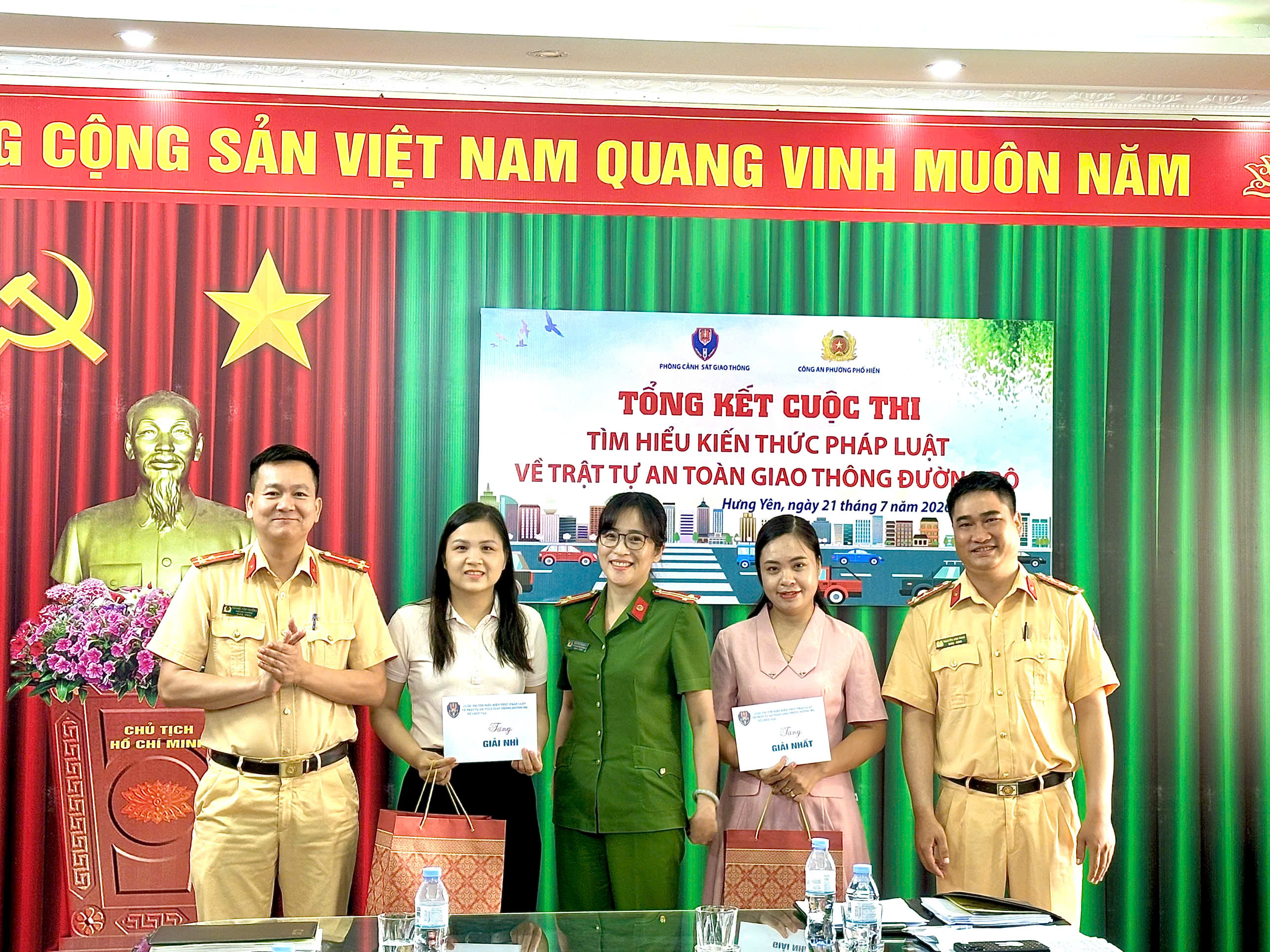 Công an phường Phố Hiến phối hợp tổ chức thành công cuộc thi tìm hiểu kiến thức pháp luật về trật tự, an toàn giao thông