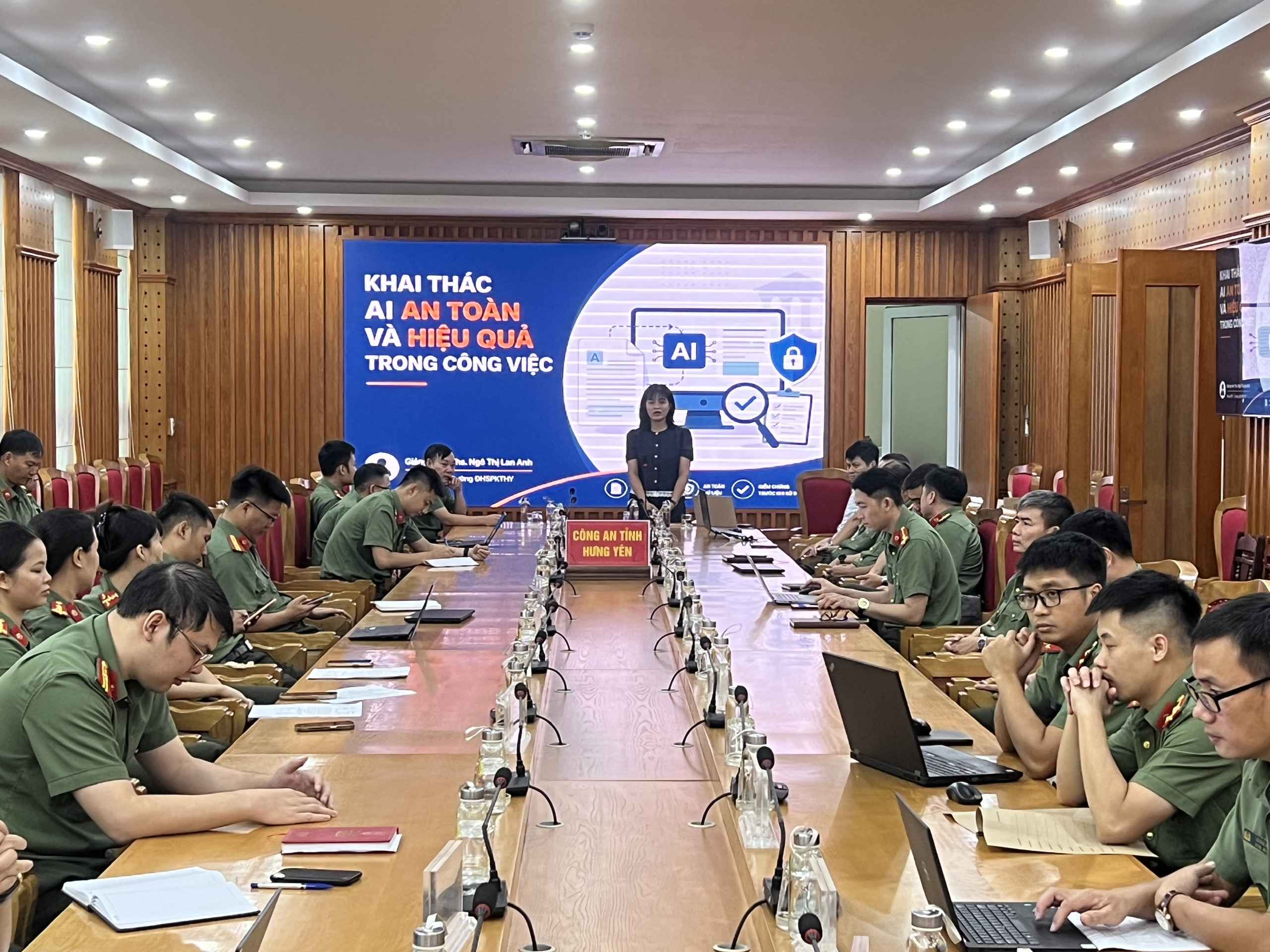 Phòng An ninh Chính trị nội bộ tổ chức Hội nghị tập huấn chuyên đề chuyển đổi số và ứng dụng trí tuệ nhân tạo