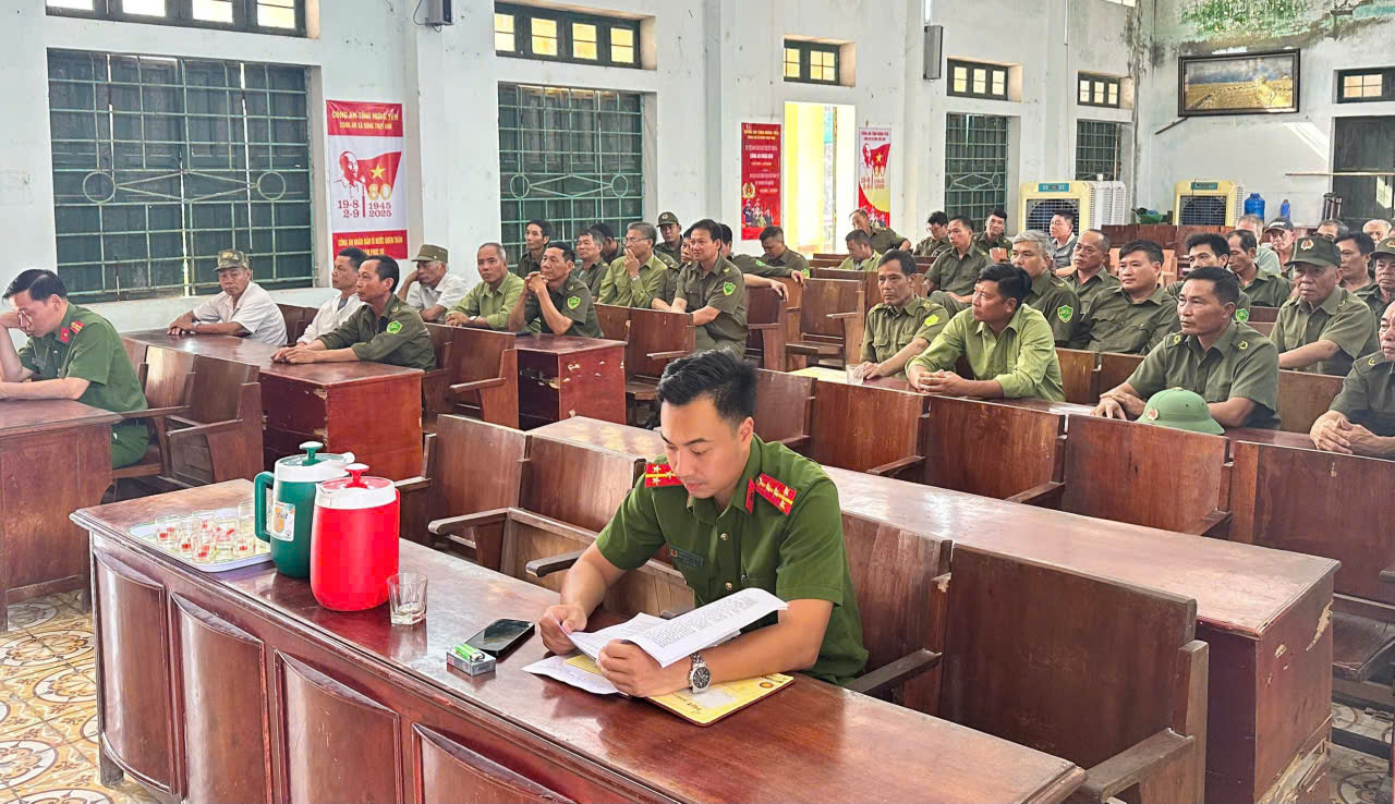 CÔNG AN XÃ ĐÔNG THỤY ANH TỔ CHỨC CÔNG BỐ QUYẾT ĐỊNH KIỆN TOÀN VÀ GIAO BAN CÔNG TÁC THÁNG 7/2026 VỚI LỰC LƯỢNG BẢO VỆ AN NINH TRẬT TỰ Ở CƠ SỞ