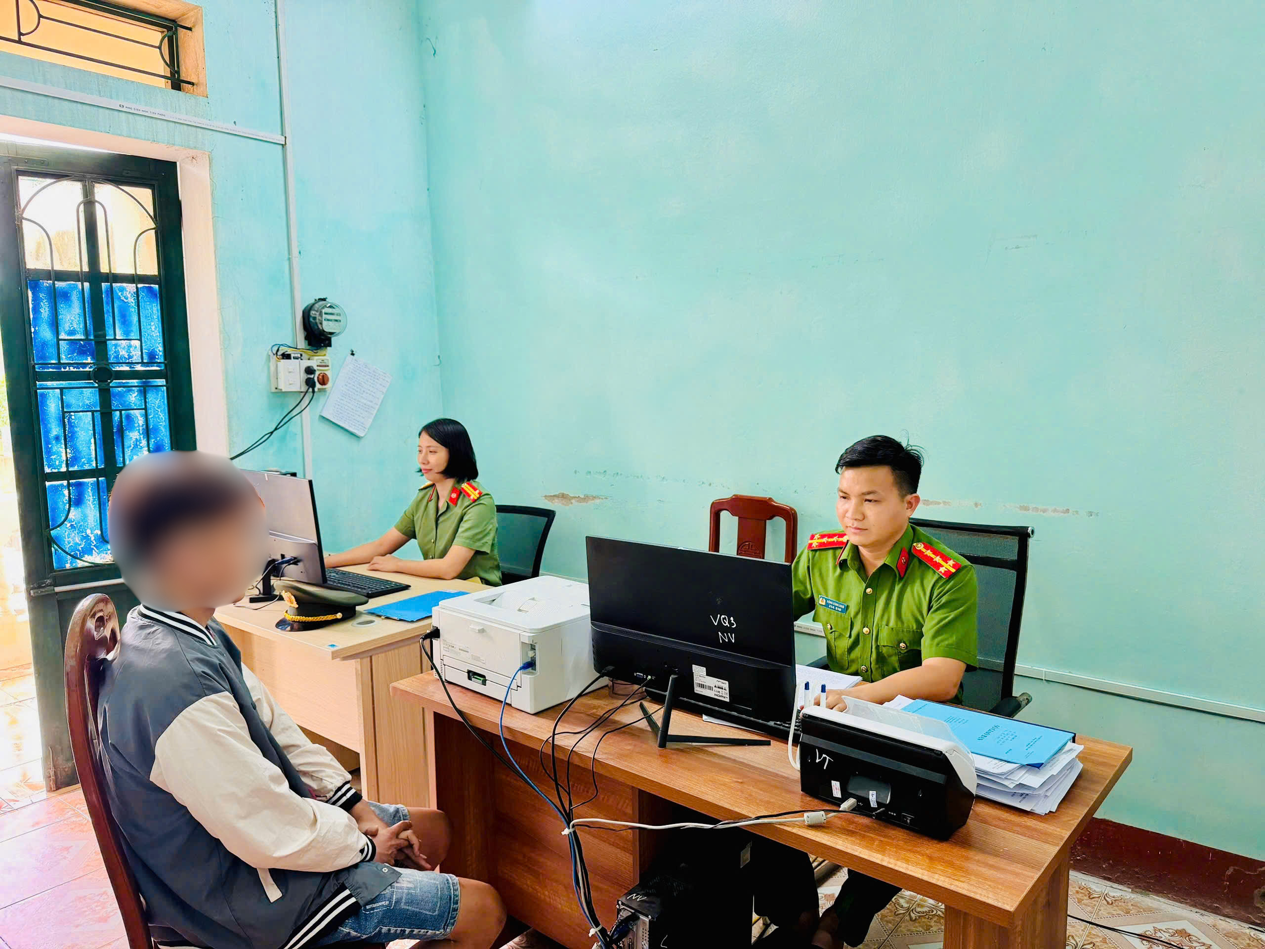 Công an xã Vũ Quý xử phạt vi phạm hành chính chủ tài khoản Tiktok livestream cung cấp, chia sẻ thông tin cổ suý cho tệ nạn xã hội