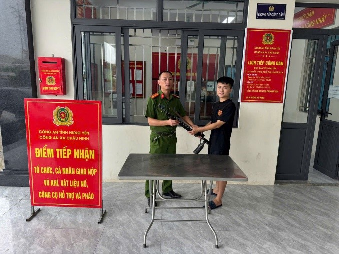 Hưng Yên: Quyết liệt trong công tác vận động thu hồi vũ khí, vật liệu nổ, công cụ hỗ trợ và pháo, giữ bình yên từ cơ sở