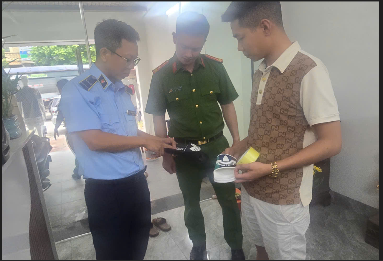 Công an xã Lương Bằng tăng cường phối hợp kiểm tra, xử lý vi phạm về hàng giả, xâm phạm quyền sở hữu trí tuệ