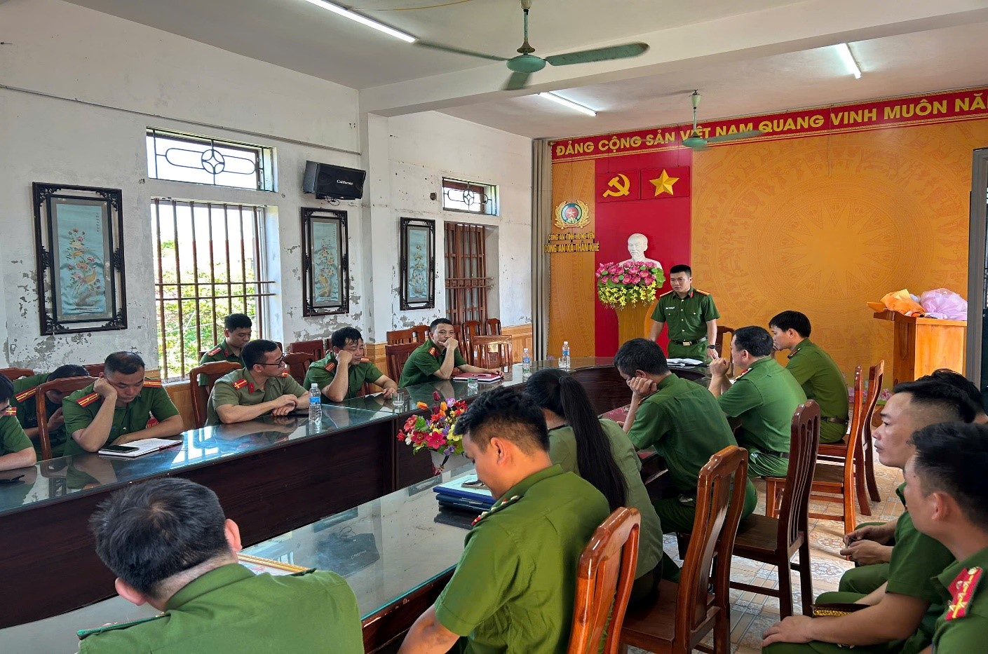 Chi bộ Công an xã Thần Khê sinh hoạt chuyên đề “Phát huy vai trò lãnh đạo của cấp ủy, chi bộ đối với việc thực hiện chỉ tiêu công tác và nhiệm vụ bảo đảm ANTT”