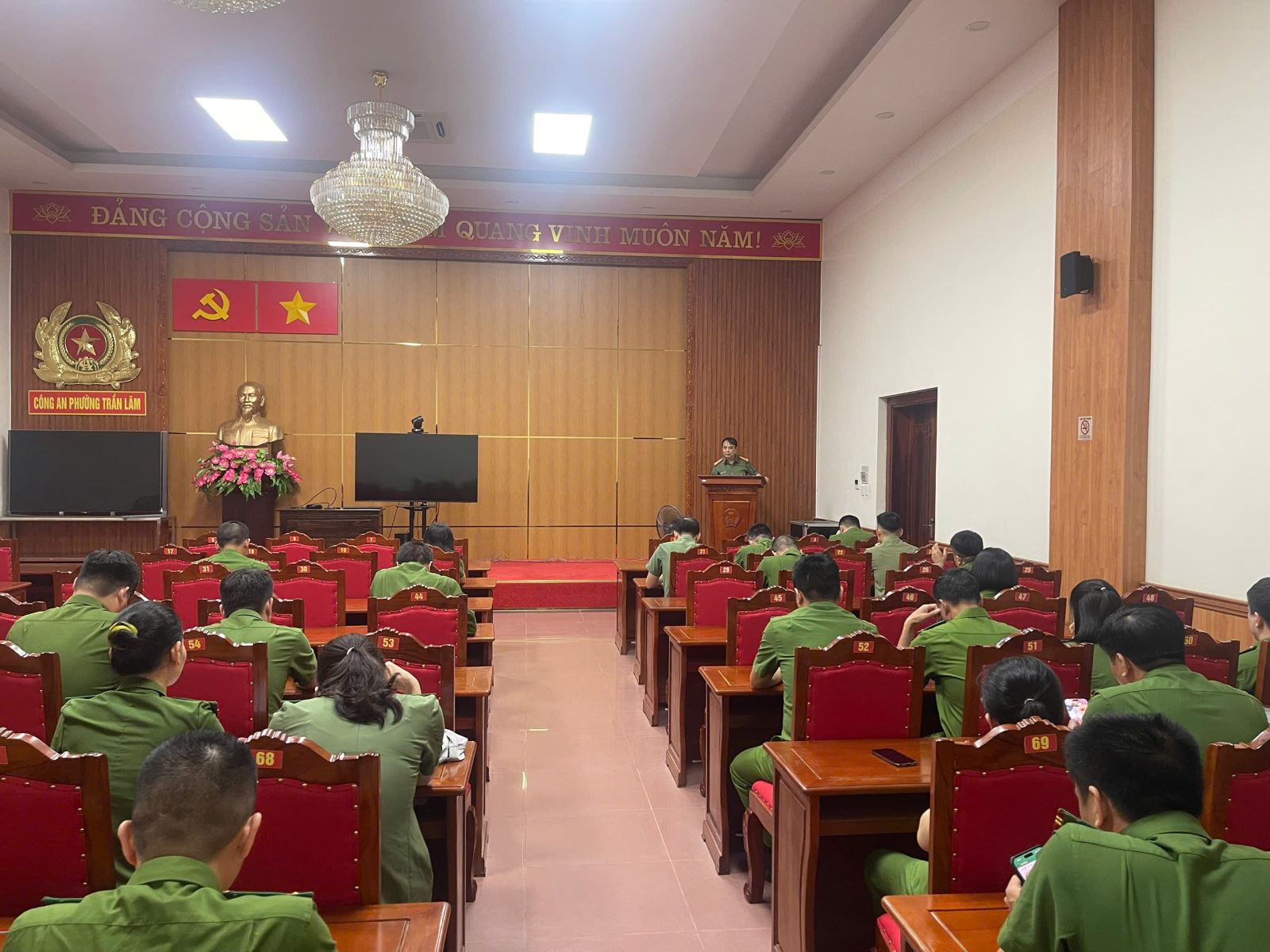 Công an phường Trần Lãm triển khai Nghị quyết về xây dựng đội ngũ cán bộ toàn diện, vững mạnh