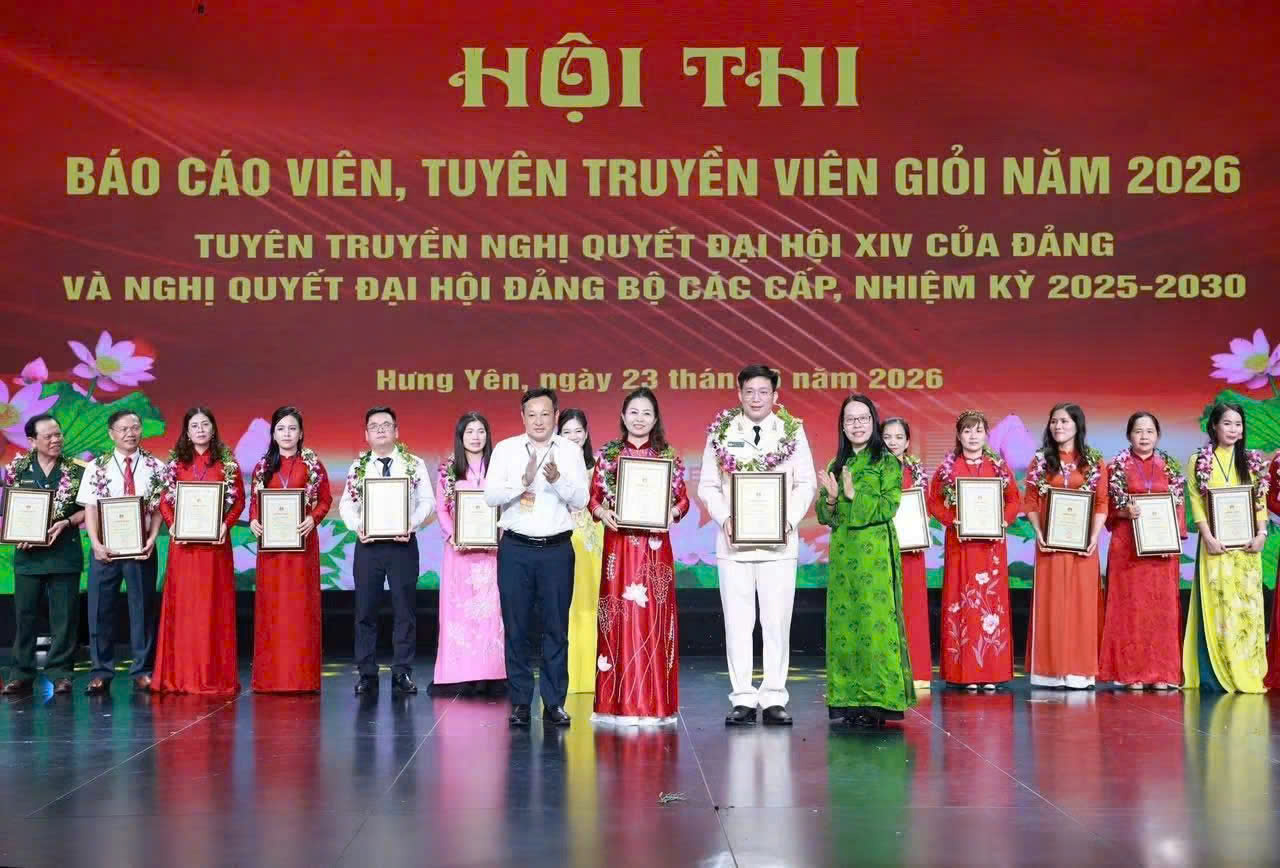 Trung tá Nguyễn Quang Khánh - Phó Trưởng Công an phường Phố Hiến đạt giải cao tại hội thi báo cáo viên, tuyên truyền viên giỏi cấp tỉnh năm 2026