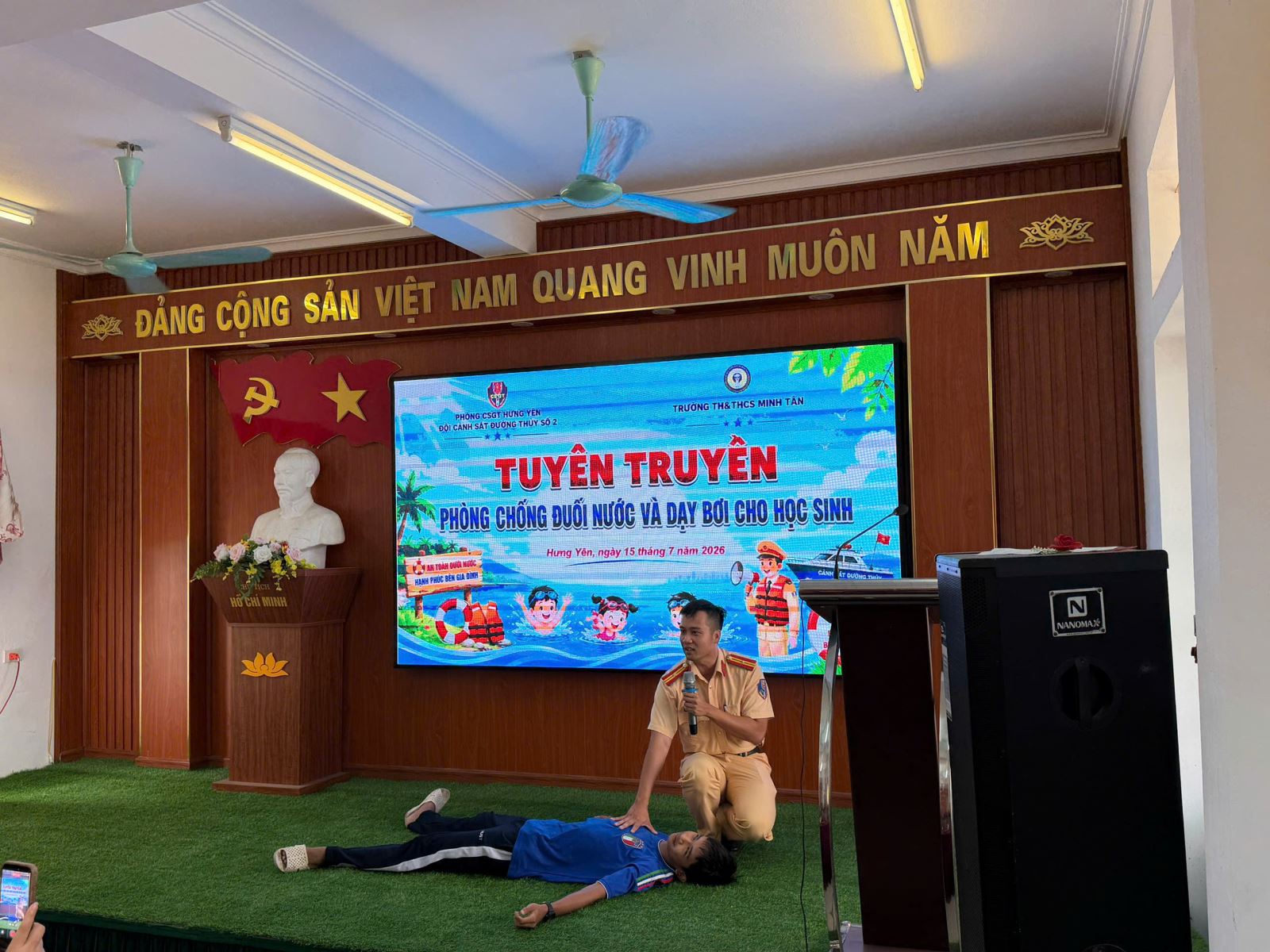 Đội Cảnh sát đường thuỷ số 2 – Phòng Cảnh sát giao thông đẩy mạnh tuyên truyền phòng, chống đuối nước và dạy bơi cho học sinh