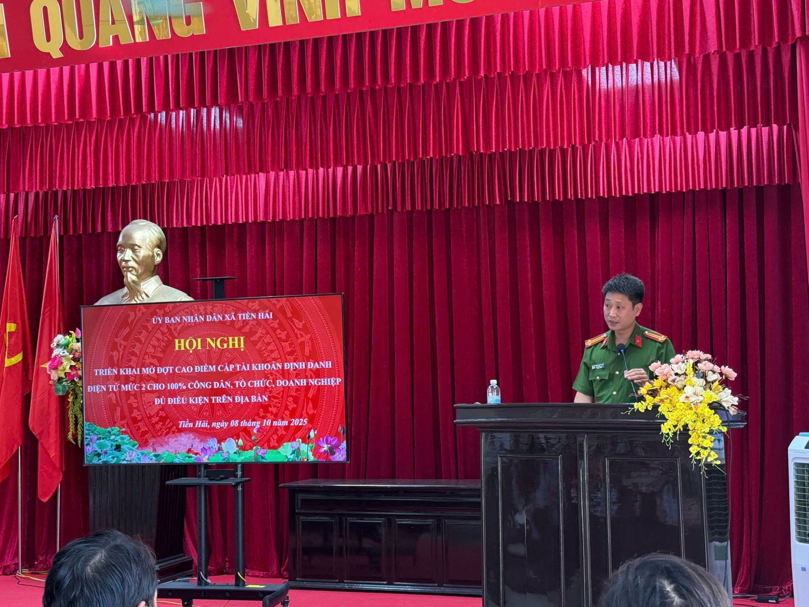 Công an xã Tiền Hải: Tiếp tục đẩy mạnh cao điểm (giai đoạn 2) triển khai cấp tài khoản định danh điện tử mức 2 cho công dân, tổ chức, doanh nghiệp đủ điều kiện trên địa bàn.