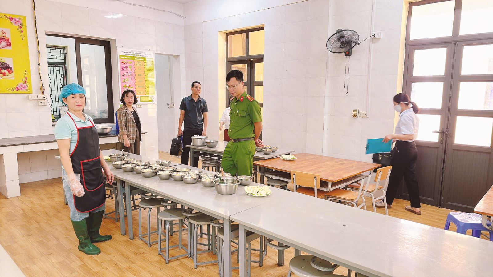 Phường Phố Hiến kiểm tra đột xuất nhiều bếp ăn trường học