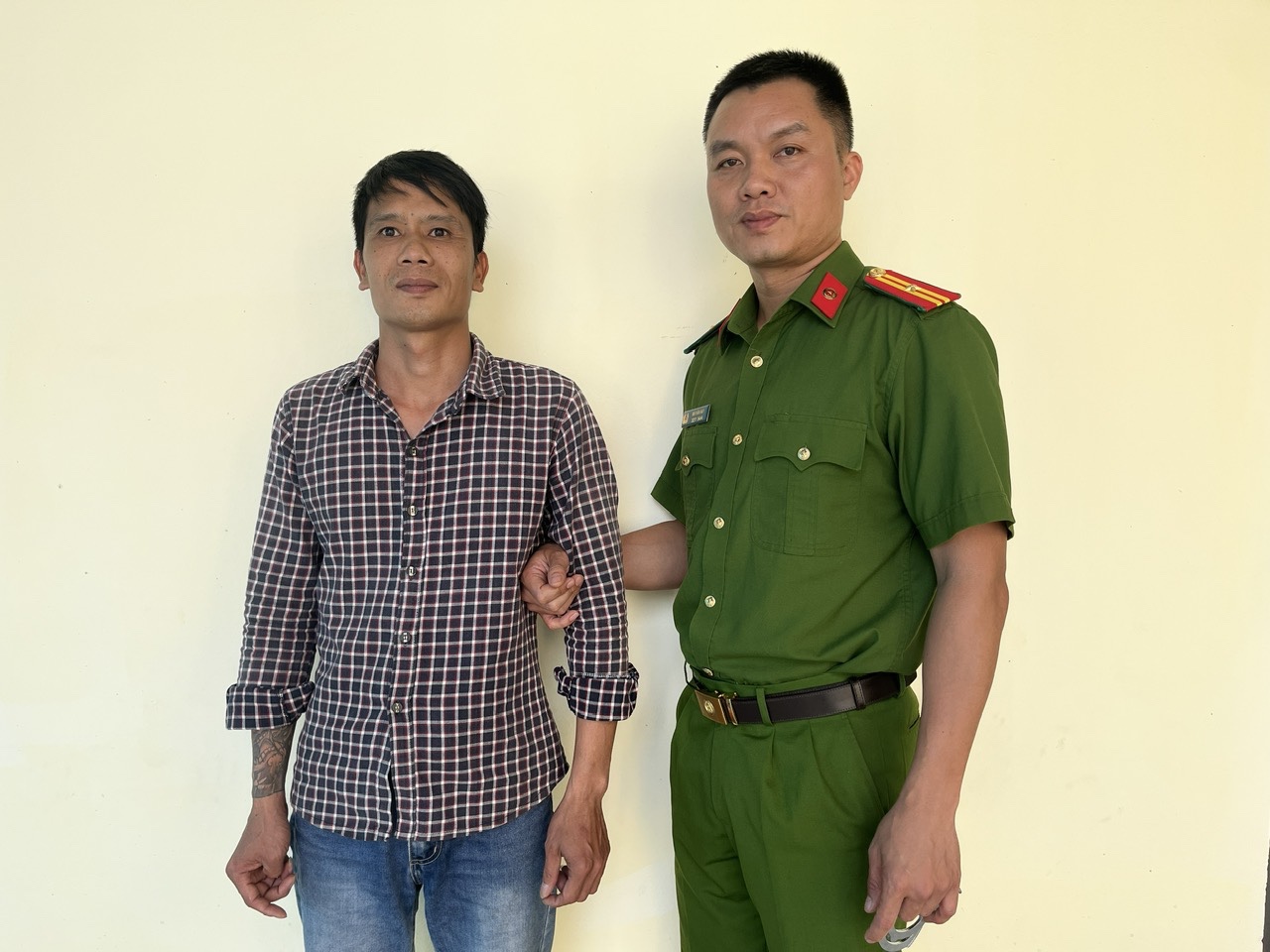 Công an phường Hồng Châu liên tiếp phát hiện, xử lý tội phạm ma túy và đánh bạc trên không gian mạng