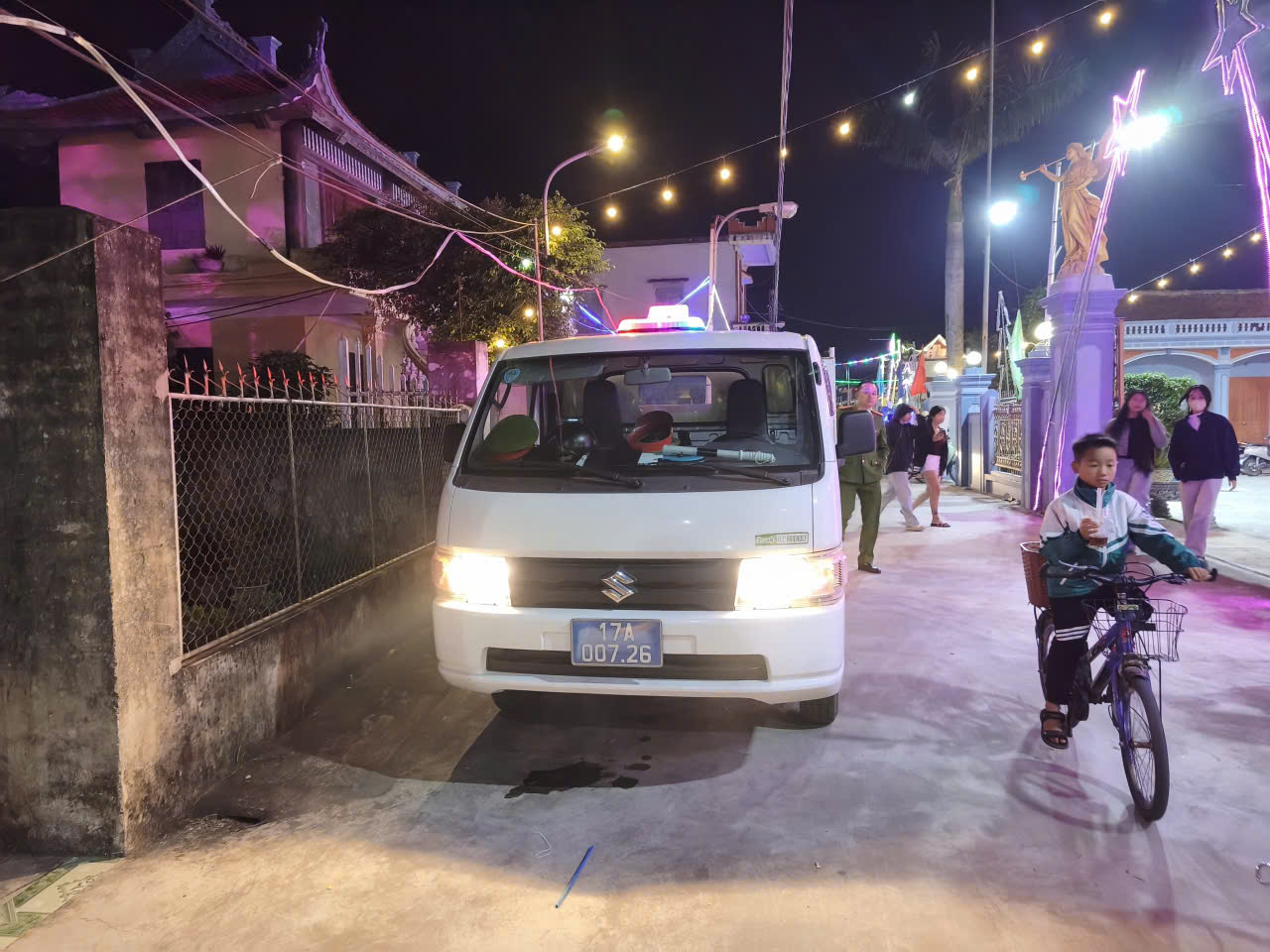 CÔNG AN XÃ TÂN TIẾN TĂNG CƯỜNG HOẠT ĐỘNG ĐẢM BẢO AN NINH, TRẬT TỰ TRONG ĐÊM GIÁNG SINH 