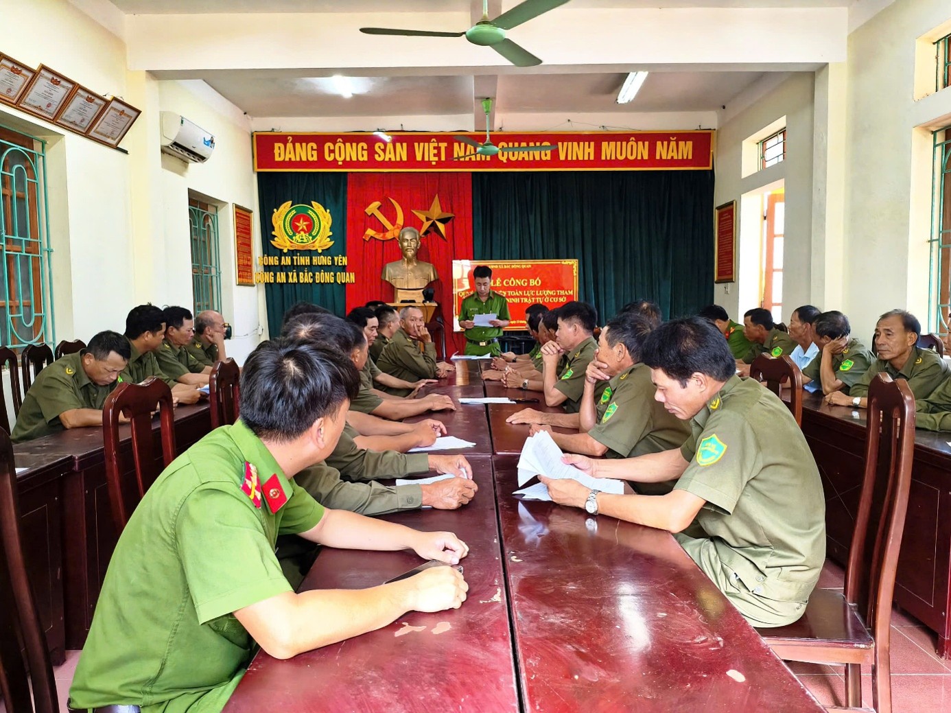 Công an xã Bắc Đông Quan tổ chức Lễ công bố Quyết định kiện toàn lực lượng tham gia bảo vệ an ninh, trật tự ở cơ sở