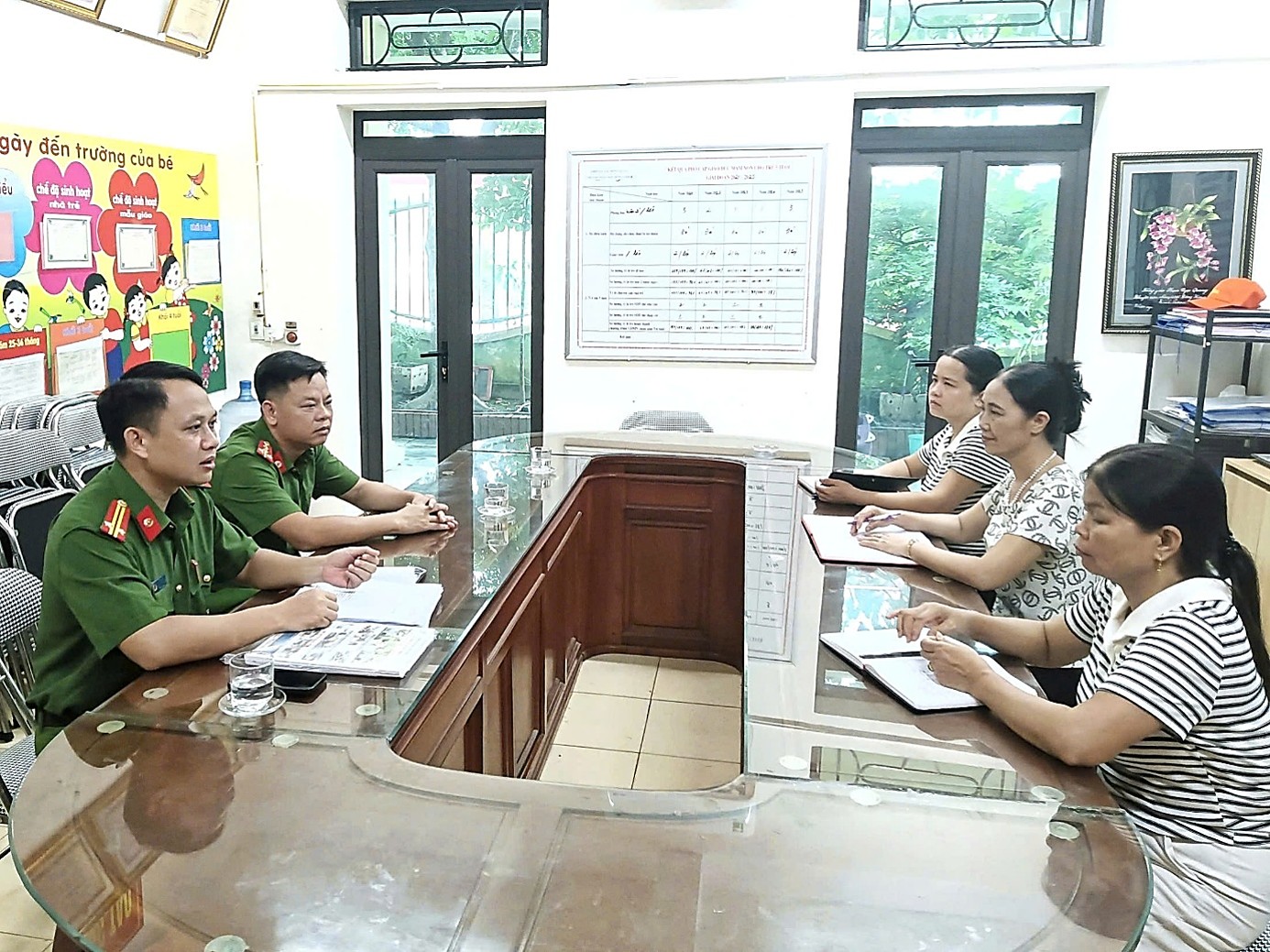 Công an xã Bắc Đông Quan phối hợp các nhà trường kiện toàn mô hình “Cổng trường an toàn giao thông”