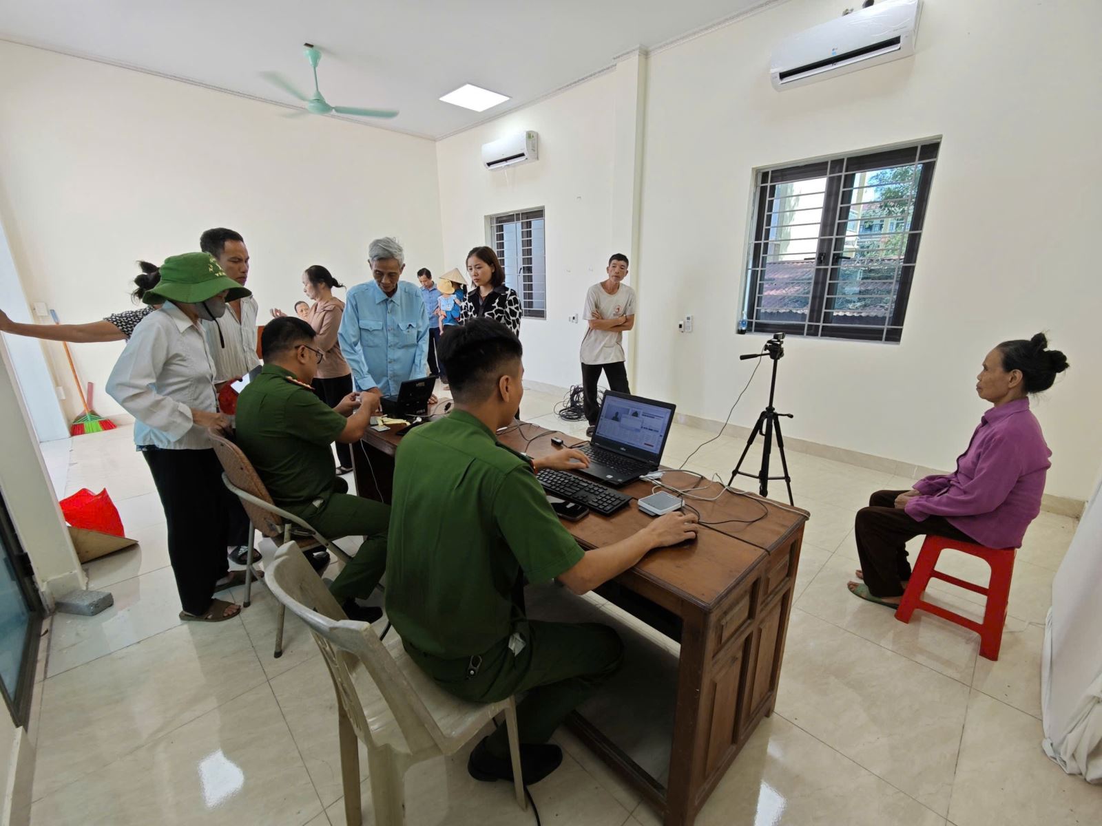 Công an xã Tân Tiến tích cực, đẩy nhanh tiến độ cấp tài khoản định danh điện tử mức 2 cho công dân, tổ chức, doanh nghiệp trên địa bàn