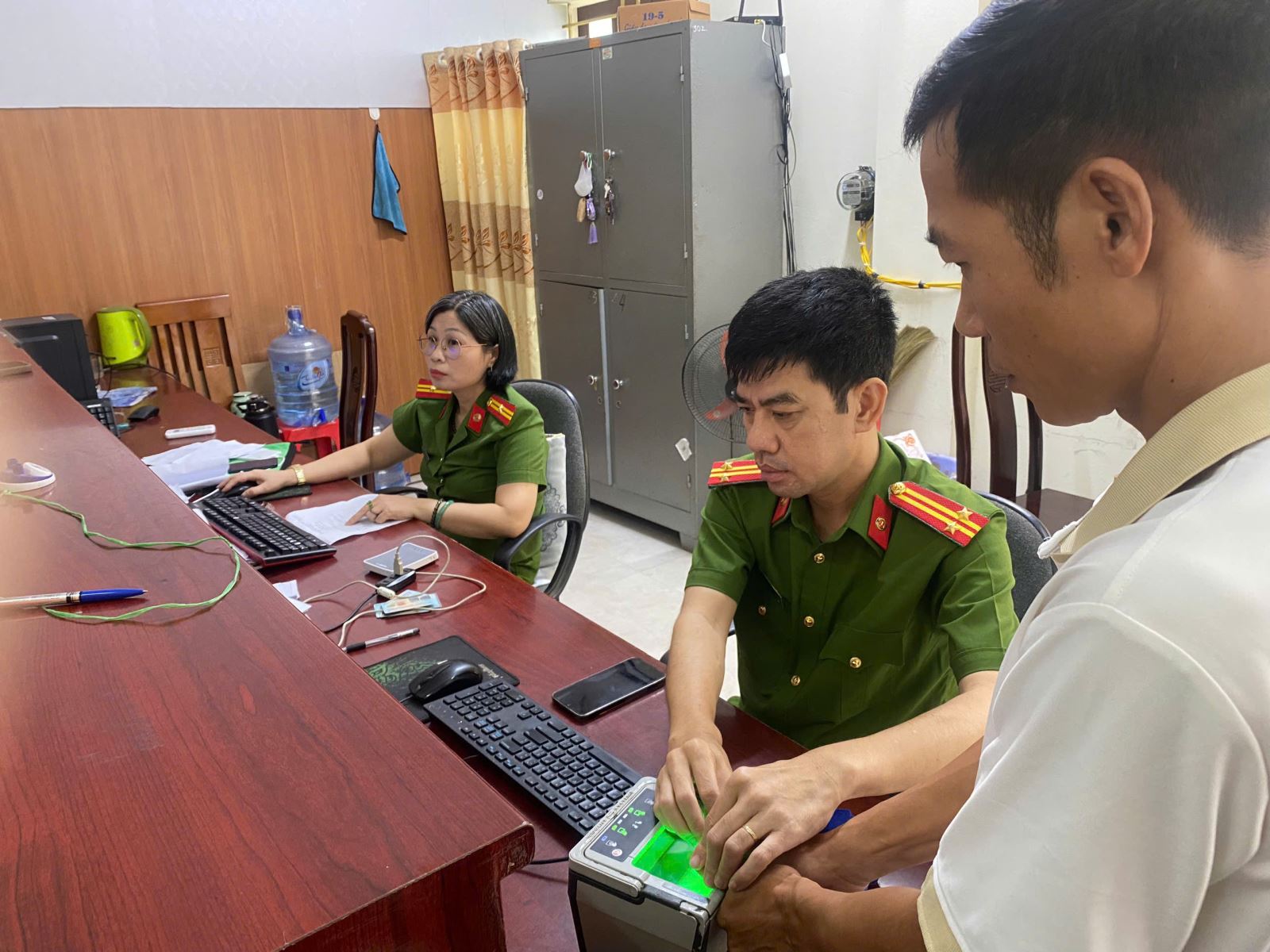 Công an xã Quỳnh Phụ đẩy mạnh cấp tài khoản định danh điện tử mức độ 2