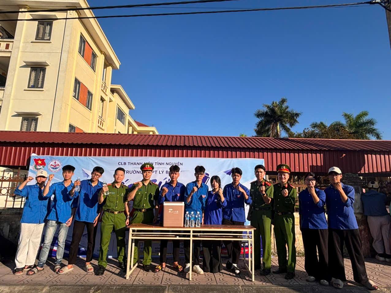Chi đoàn Công an xã Thư Trì ra quân hoạt động “Tiếp sức mùa thi” cho kỳ thi tuyển sinh vào lớp 10 năm học 2026-2027