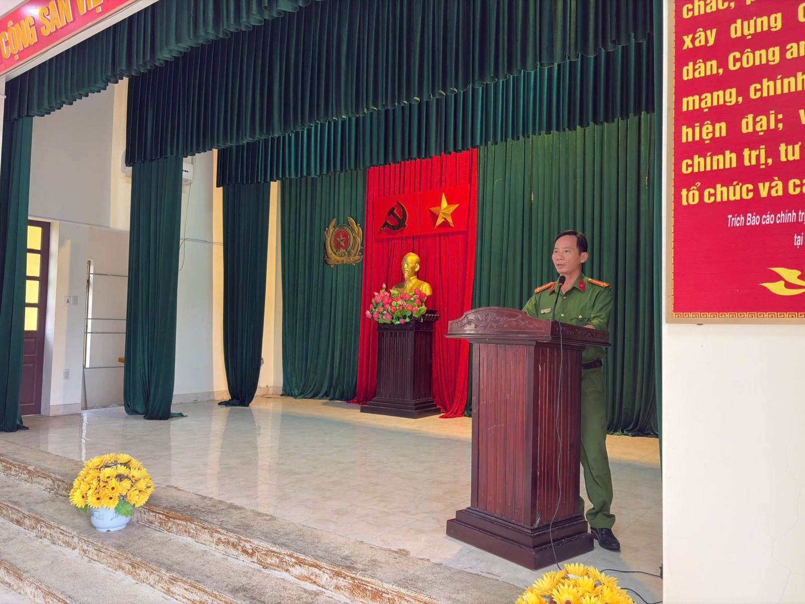 Công an xã Quỳnh Phụ triển khai kế hoạch cao điểm tổng rà soát, làm sạch dữ liệu đăng ký phương tiện, giấy phép lái xe và số hóa hồ sơ đăng ký xe