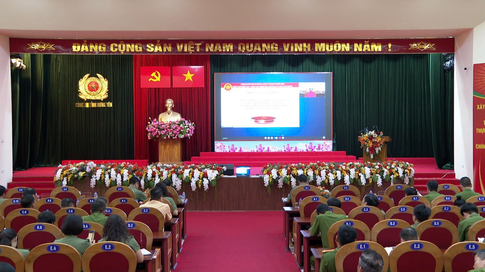 Đổi mới, nâng cao hiệu quả công tác chính trị, tư tưởng, xây dựng lực lượng Công an tỉnh vững mạnh trong tình hình mới