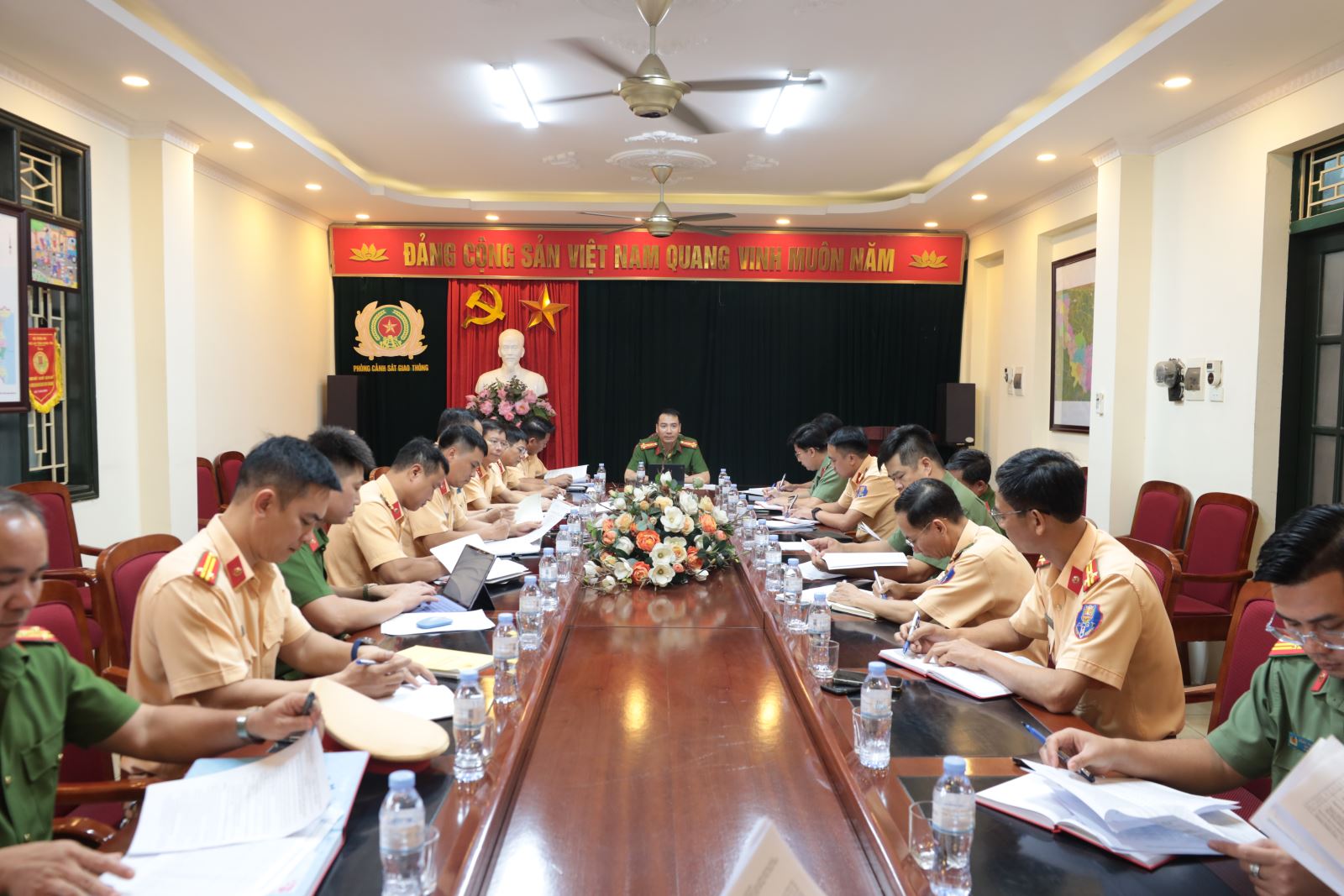 Đại tá Vũ Trung Thành, Phó Giám đốc Công an tỉnh làm việc với các đơn vị chuẩn bị tổ chức hội nghị tuyên truyền “điểm” tại xã Đồng Châu