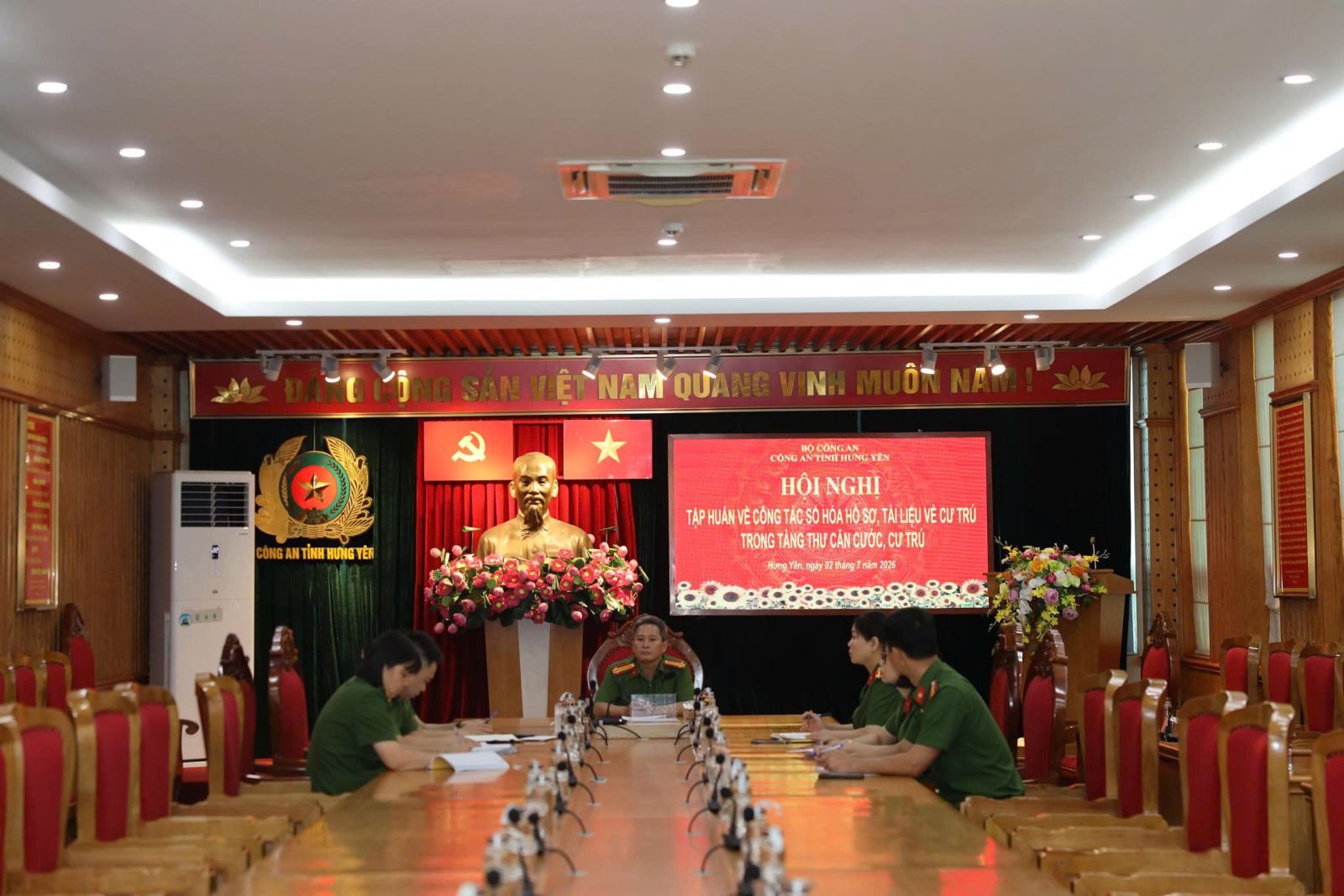 TẬP HUẤN TRỰC TUYẾN CÔNG TÁC SỐ HÓA HỒ SƠ, TÀI LIỆU VỀ CƯ TRÚ  TRONG TÀNG THƯ CĂN CƯỚC, CƯ TRÚ