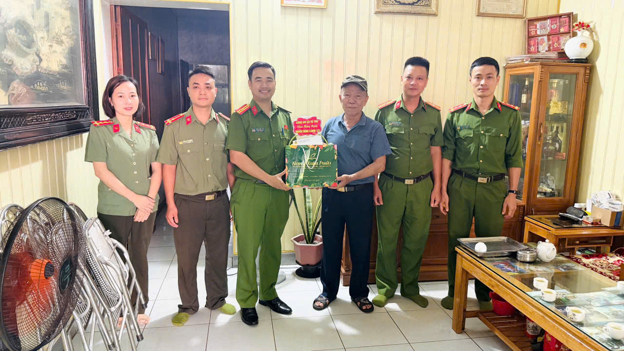 CÔNG AN XÃ VŨ THƯ TRI ÂN THẾ HỆ ĐI TRƯỚC NHÂN KỶ NIỆM 80 NĂM NGÀY TRUYỀN THỐNG LỰC LƯỢNG  AN NINH NHÂN DÂN (12/7/1946 - 12/7/2026)