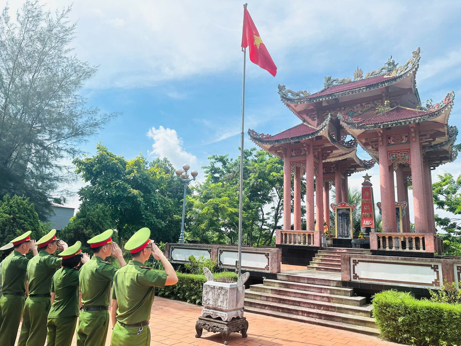 Công an xã Bắc Đông Hưng thành kính tri ân các anh hùng liệt sĩ nhân kỷ niệm 79 năm ngày thương binh - liệt sĩ (27/7/1947 - 27/7/2026)