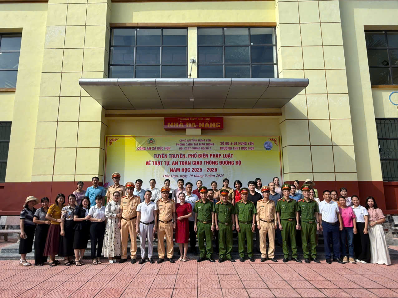 Công an xã Đức Hợp tuyên truyền, phổ biến pháp luật về trật tự, an toàn giao thông đường bộ, phòng chống bạo lực học đường