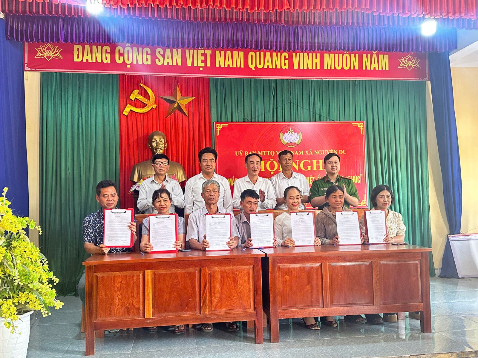 Công an xã Nguyễn Du ra mắt mô hình điểm khu dân cư “Đoàn kết, ấm no, hạnh phúc” và ký cam kết đảm bảo ANTT năm 2026